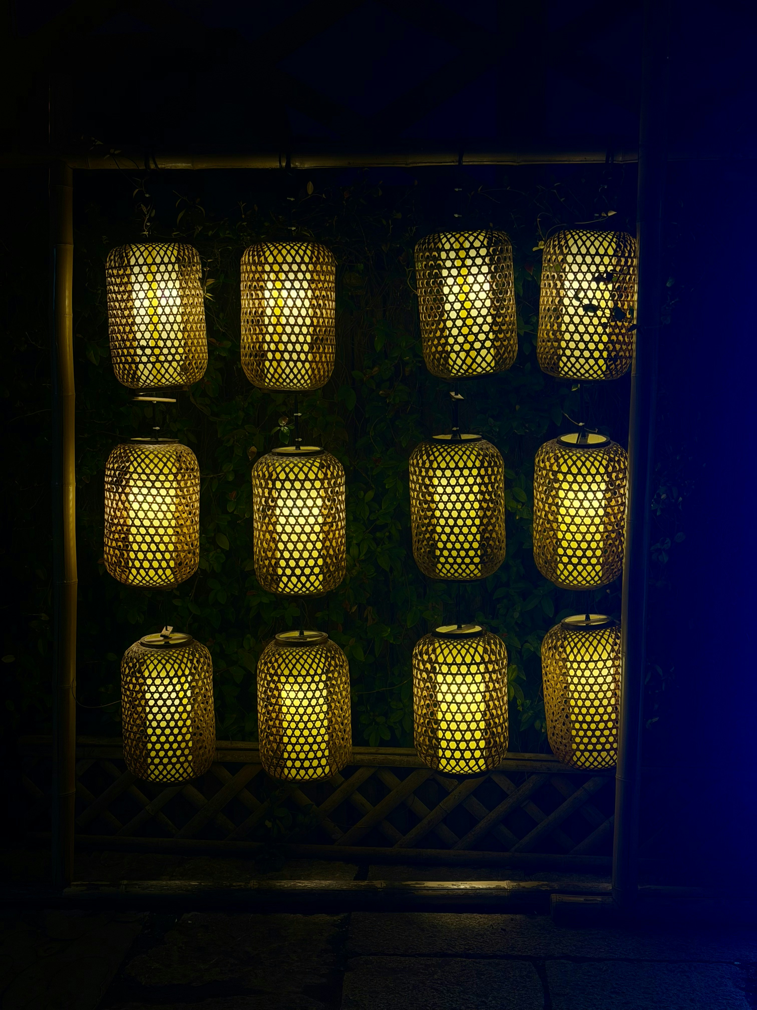 moody lantern light, wallpaper, Smart Lanterns: Customizable Light for Every Mood 4