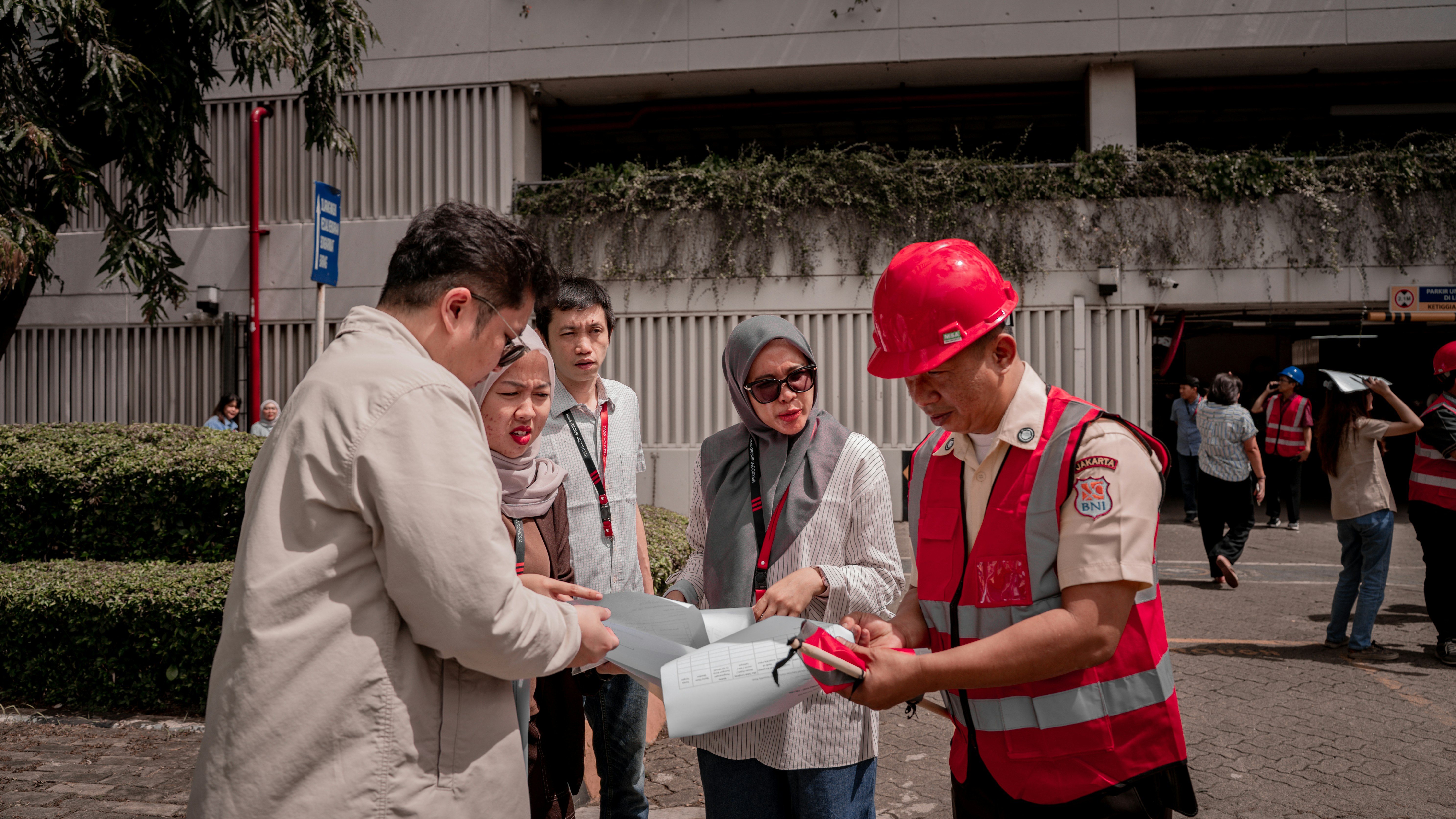 construction site meeting