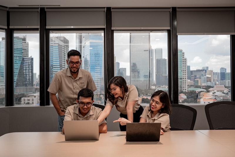 Equipo con teléfonos