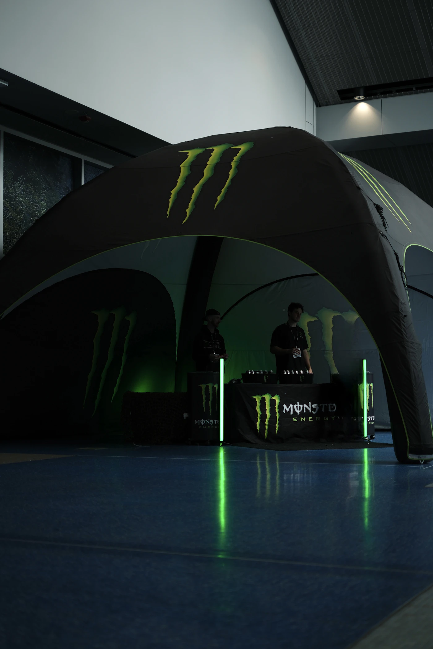 Branded tent + plinth