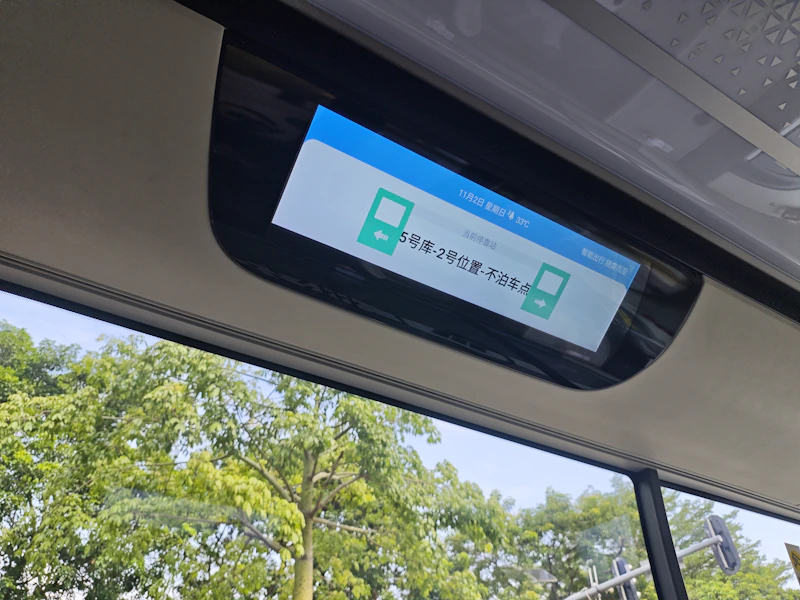 écran digital montrant les infos d'un itinéraire de bus