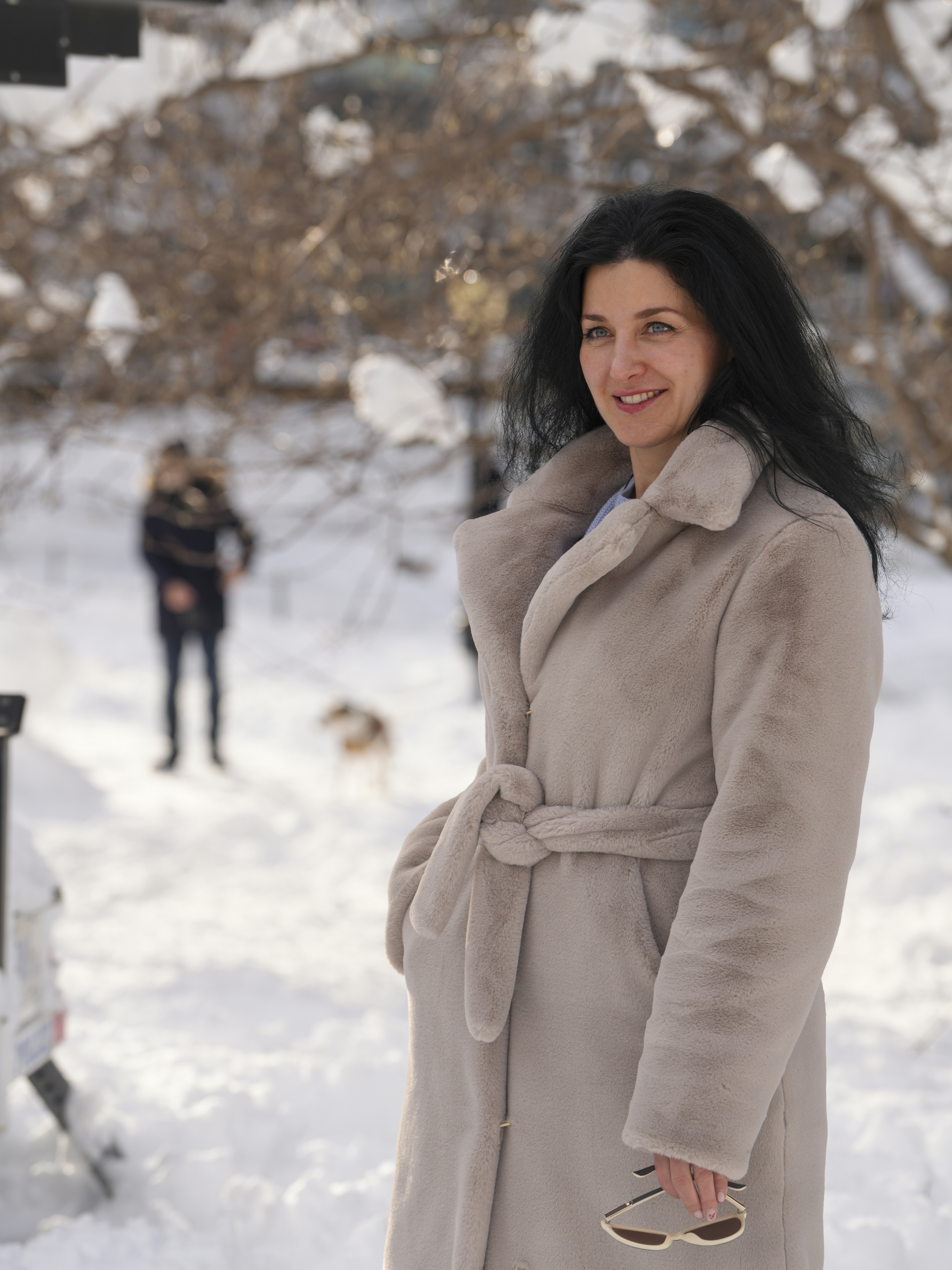 winter cozy outdoor fashion, wallpaper, Best Outfits for Outdoor Hot Chocolate Stops: Style Meets Comfort 5