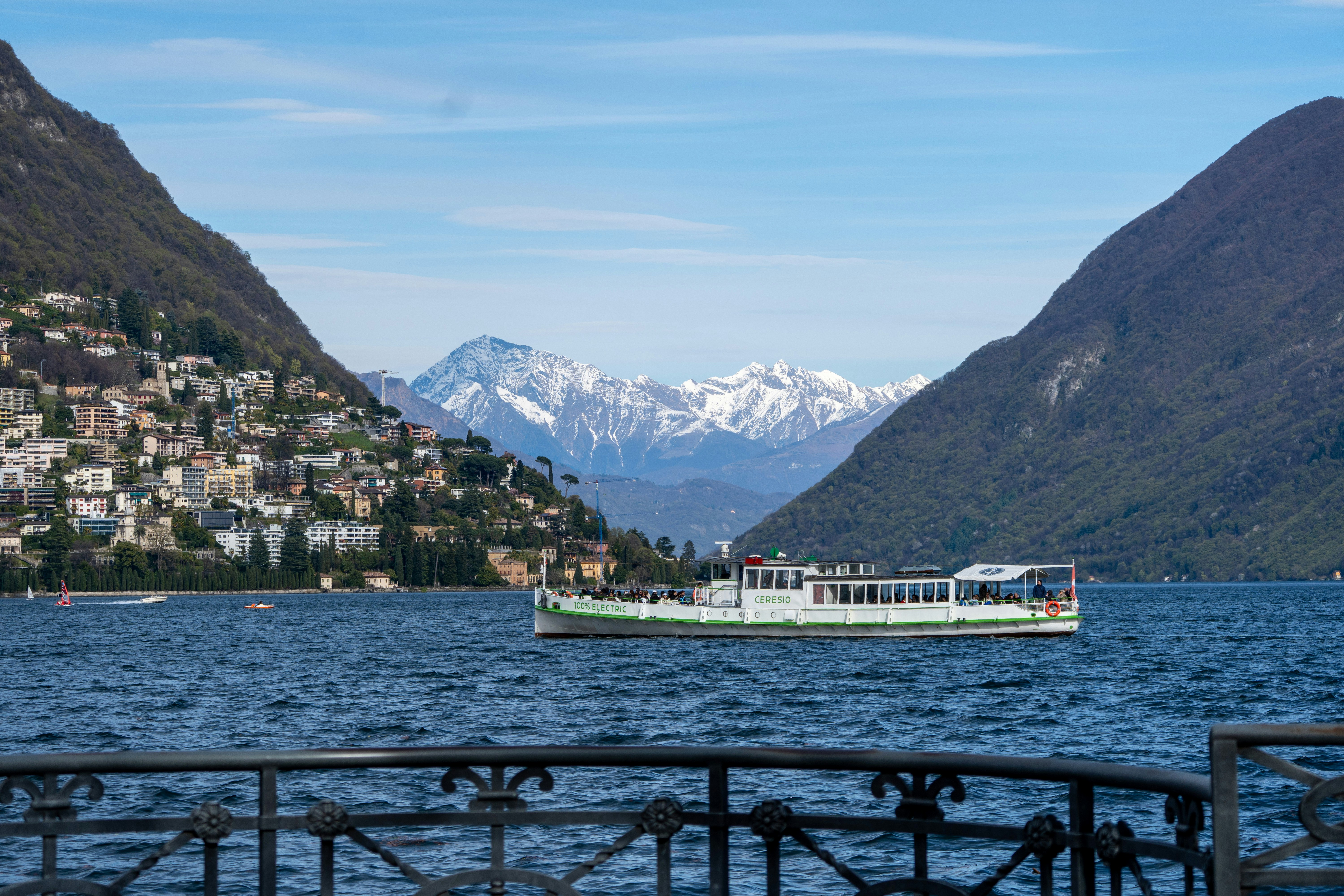 Электрический катер