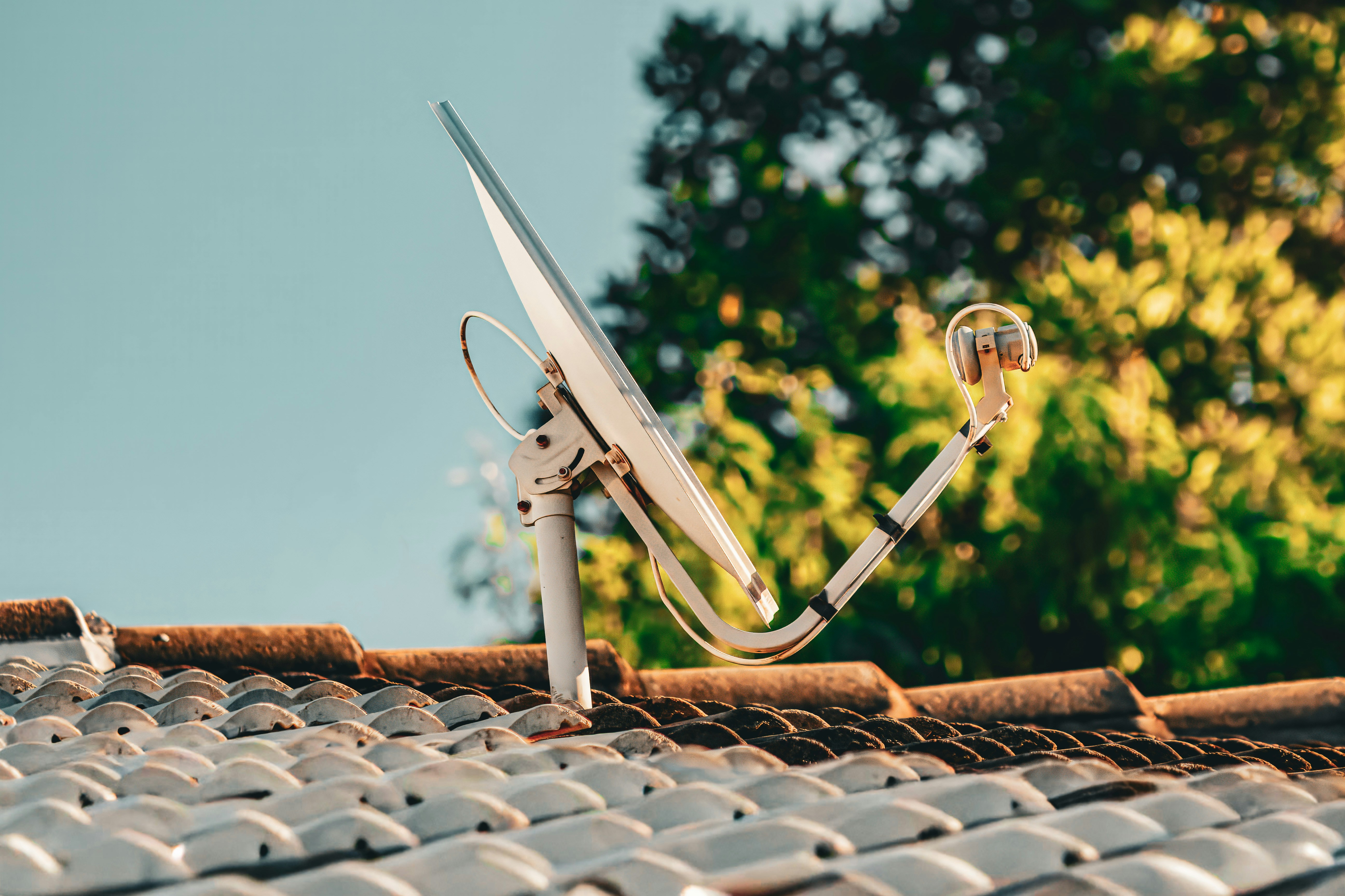 Satellite Broadband UK 2026: Starlink vs OneWeb vs Traditional Satellite Compared post image