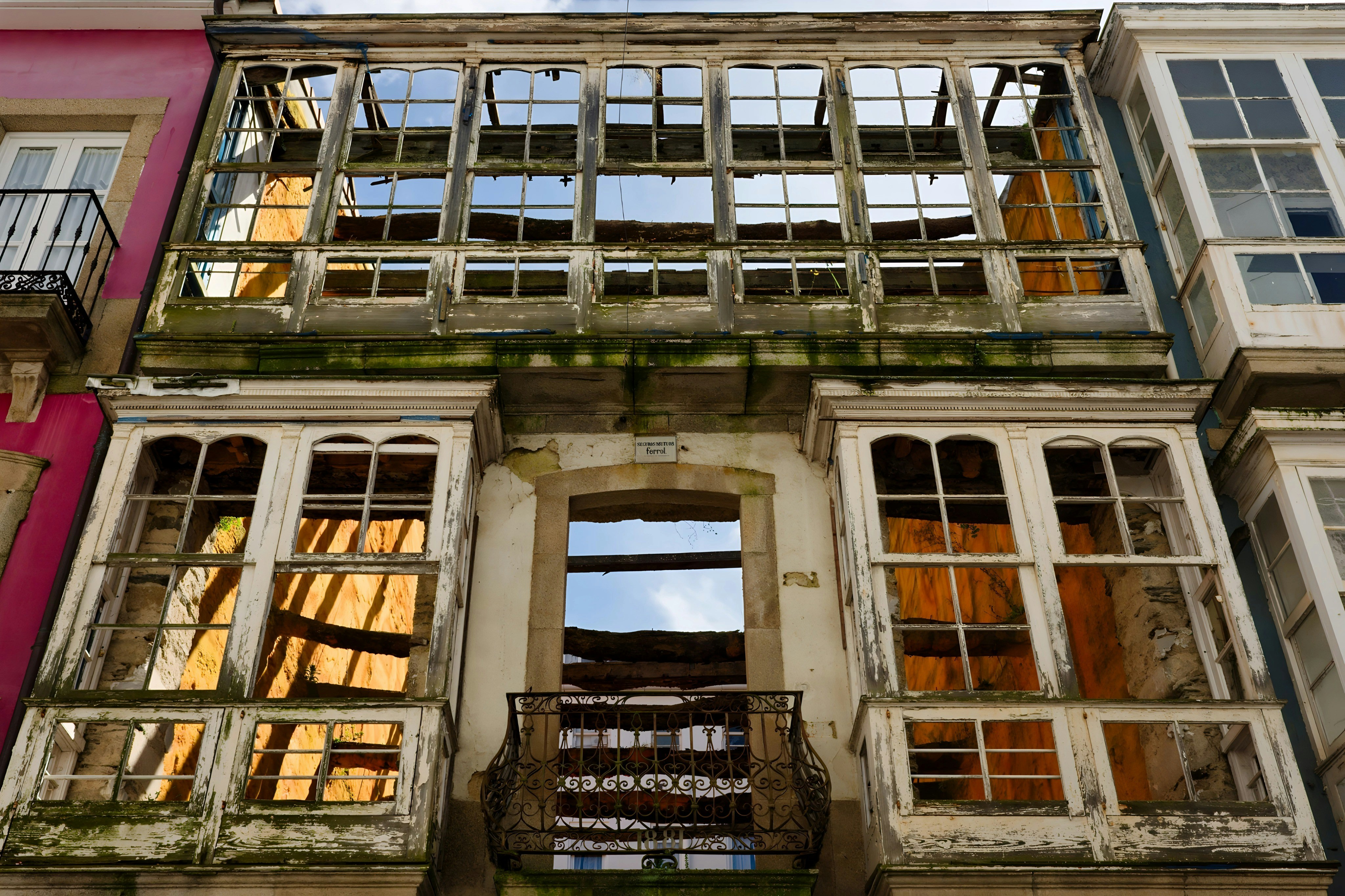 Dekorativer Strukturputz an einer Fassade