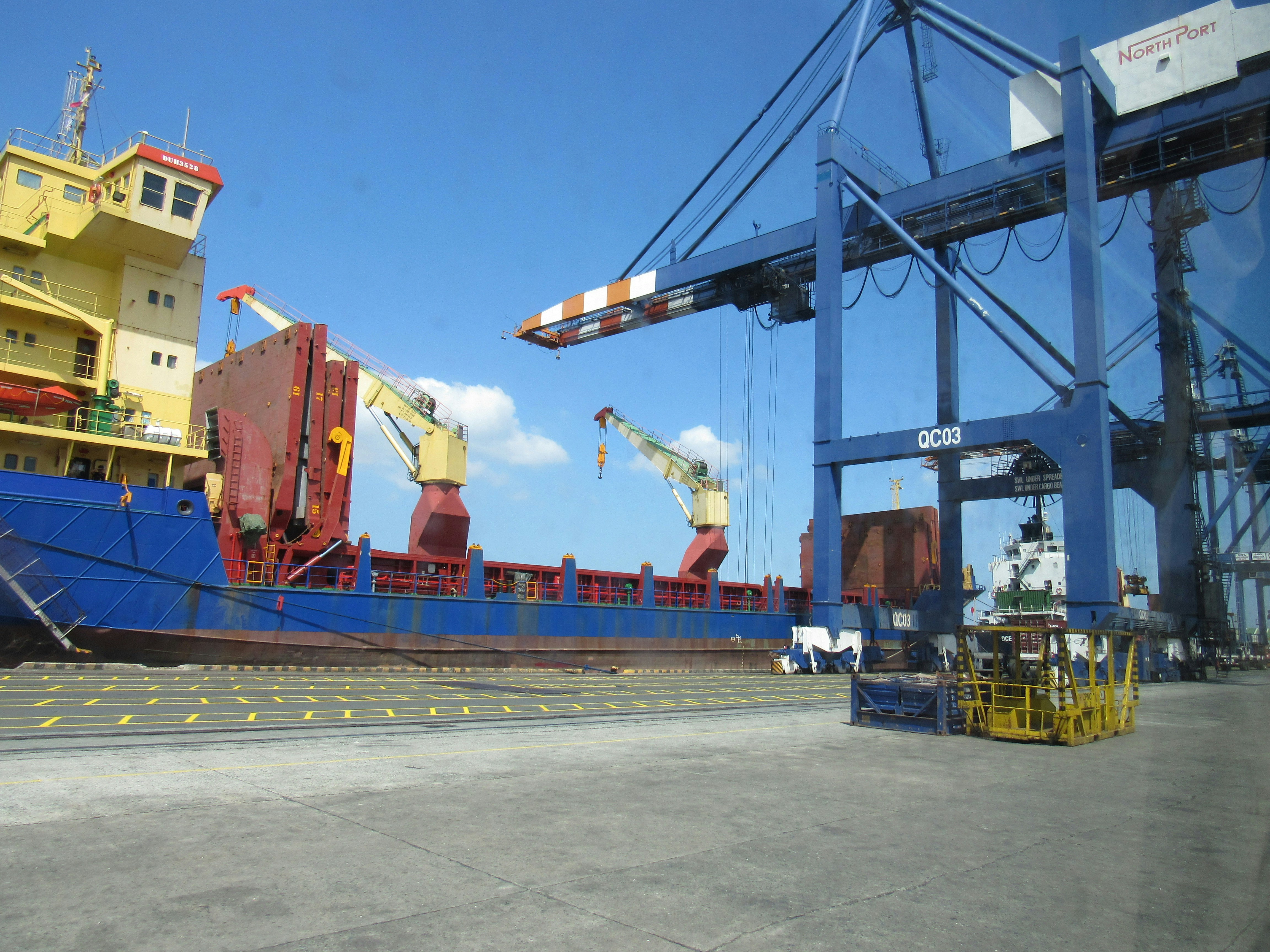 משאית הובלה בזמן מעבר דירה בצפון