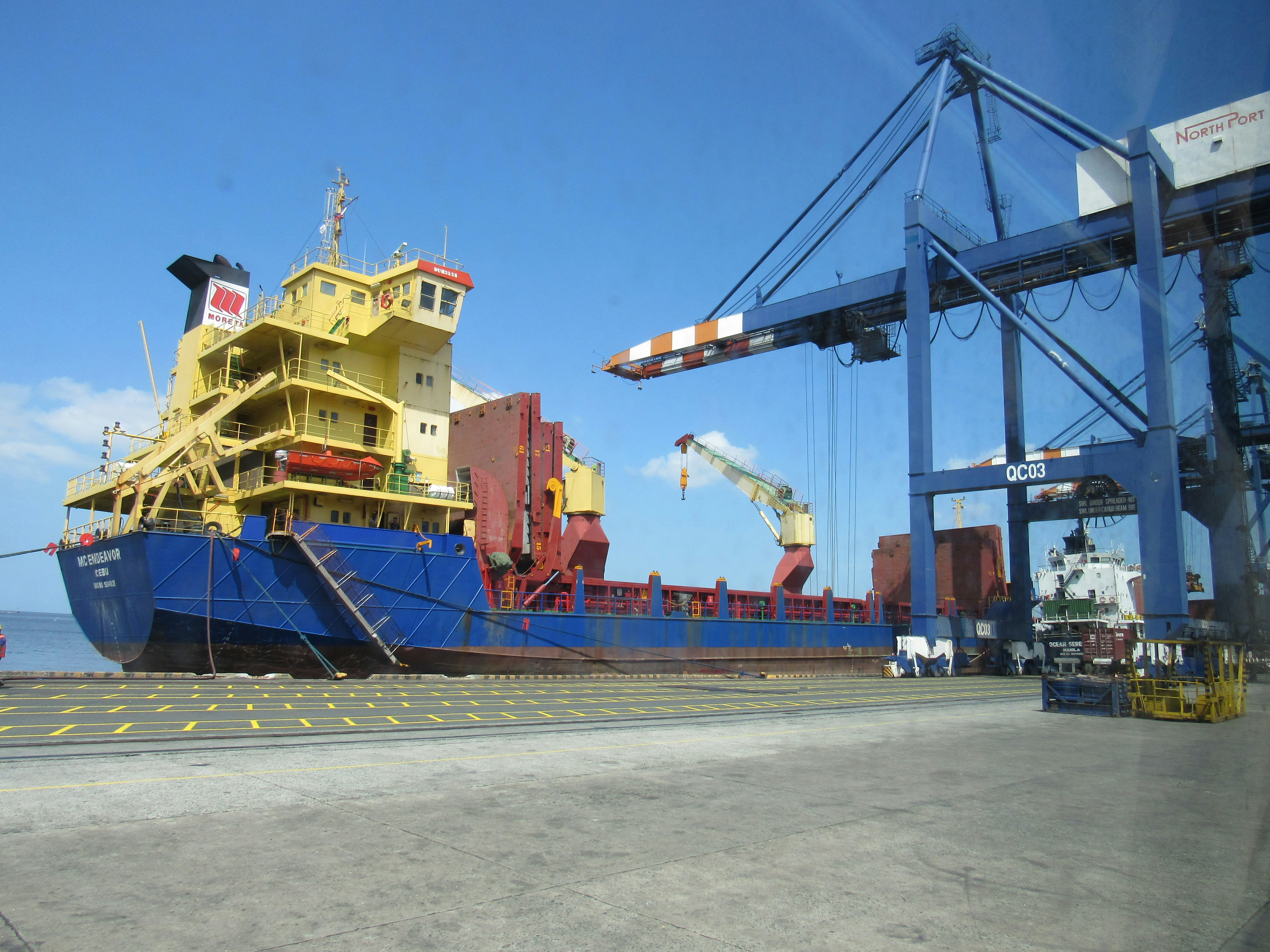 משאית הובלה בזמן מעבר דירה בצפון