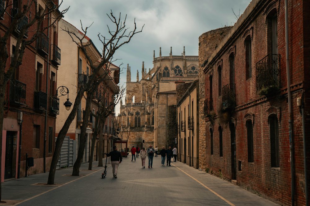Calle hacia la catedral de León
