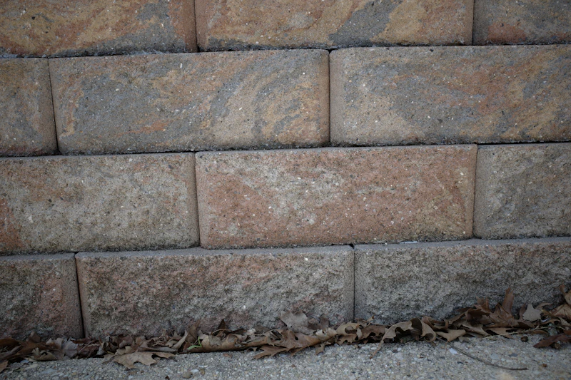 Stone retaining wall