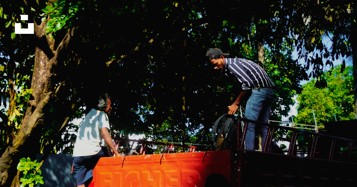 Two People Loading Two men loading items onto a truck photo – Free Teamwork Image on Unsplash