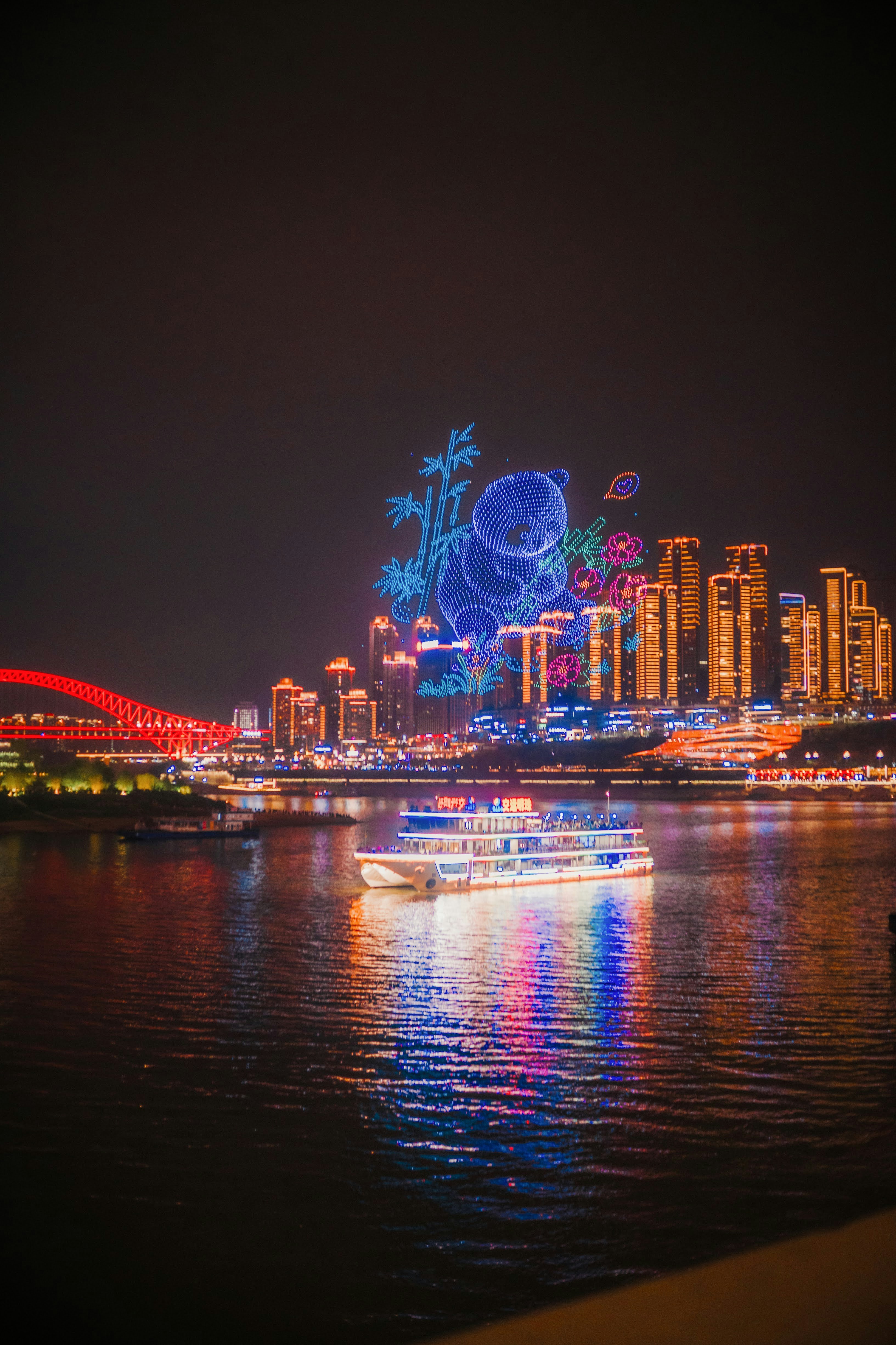 Spectacle de drones au-dessus d'une ville