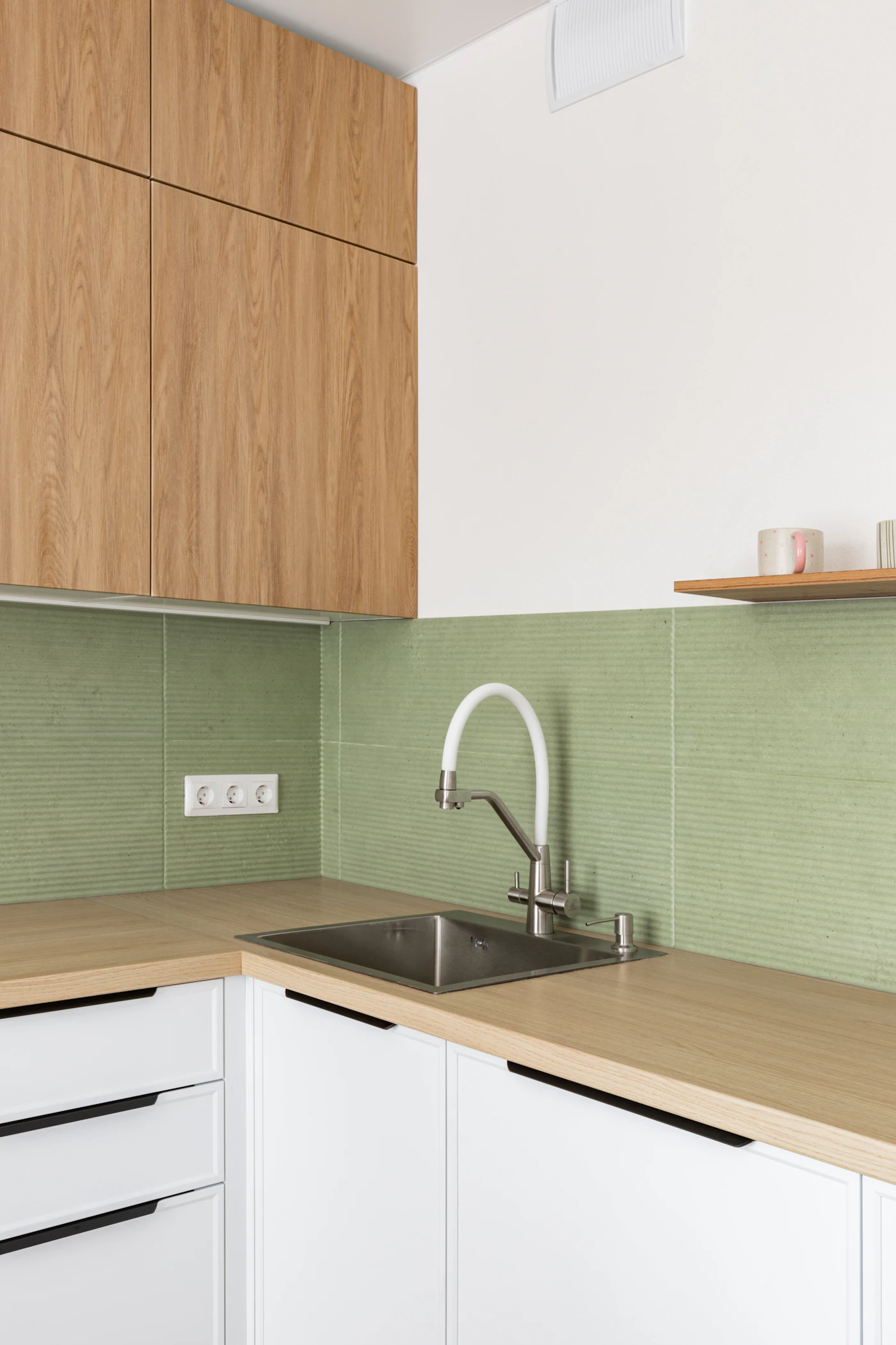 Kitchen backsplash