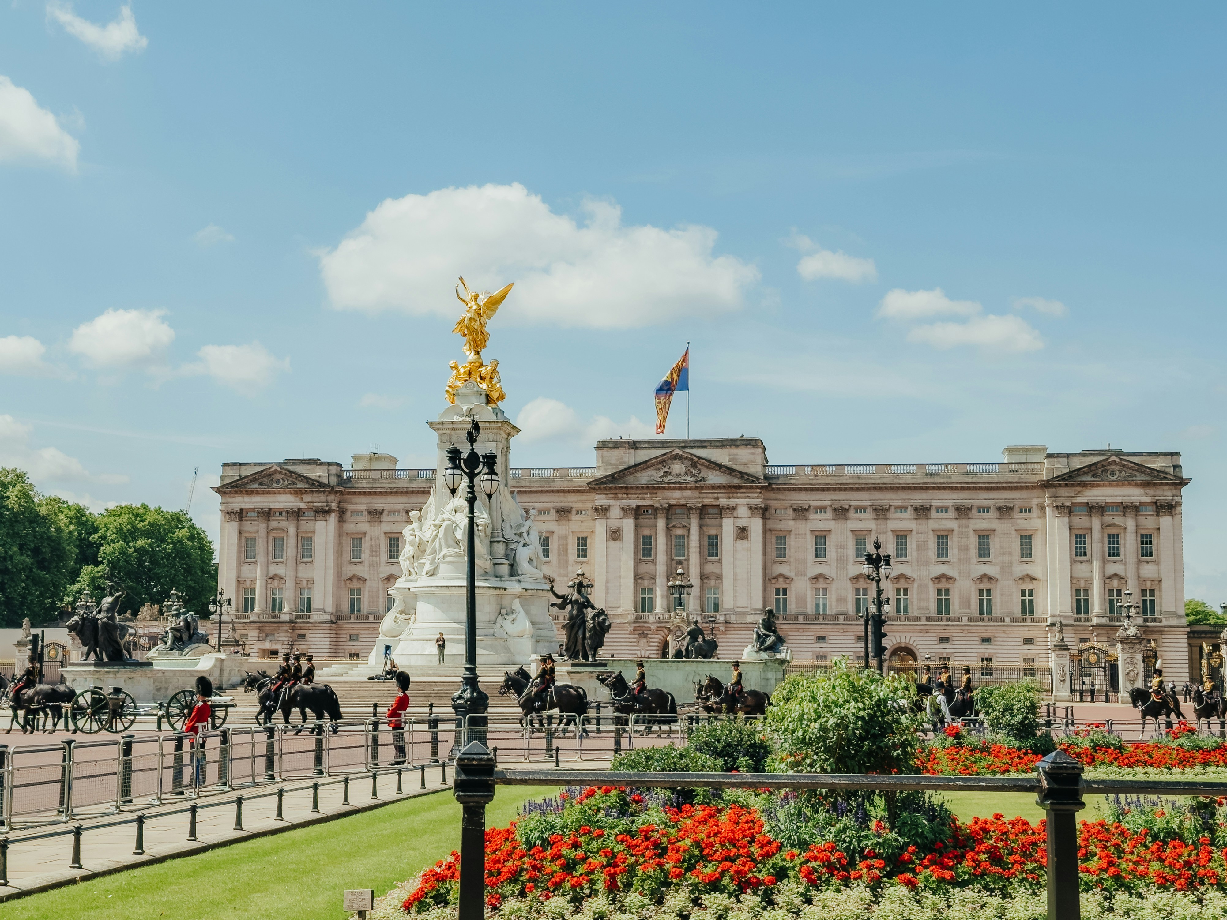 Stay online in the United Kingdom with a prepaid eSIM from eSIMlii. Instant activation, no roaming charges, and reliable coverage.