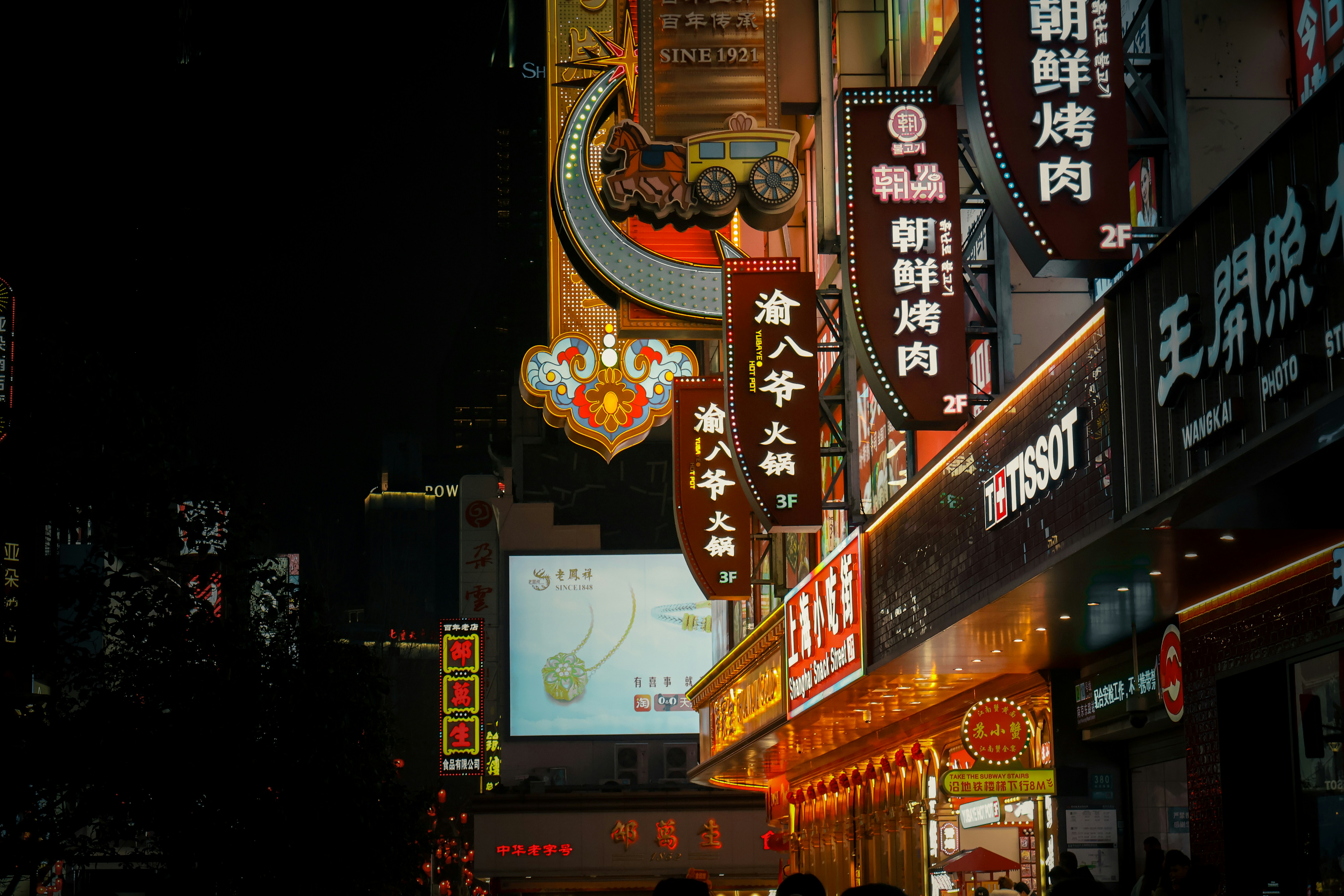 Photo by mehyarvisuals