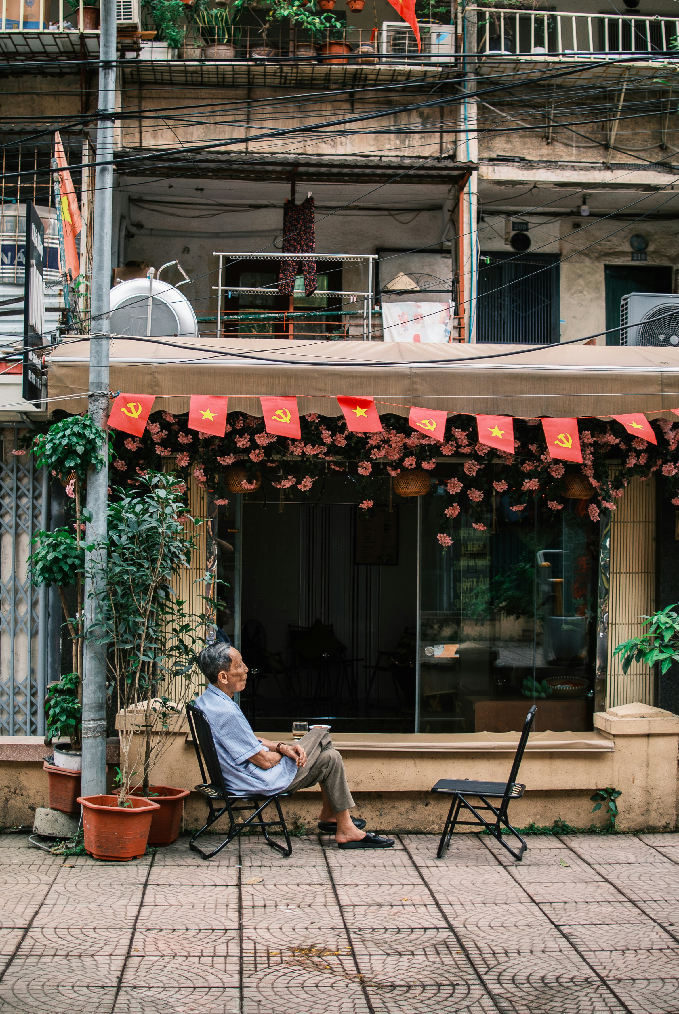 Two Ways to Get a Vietnamese eSIM