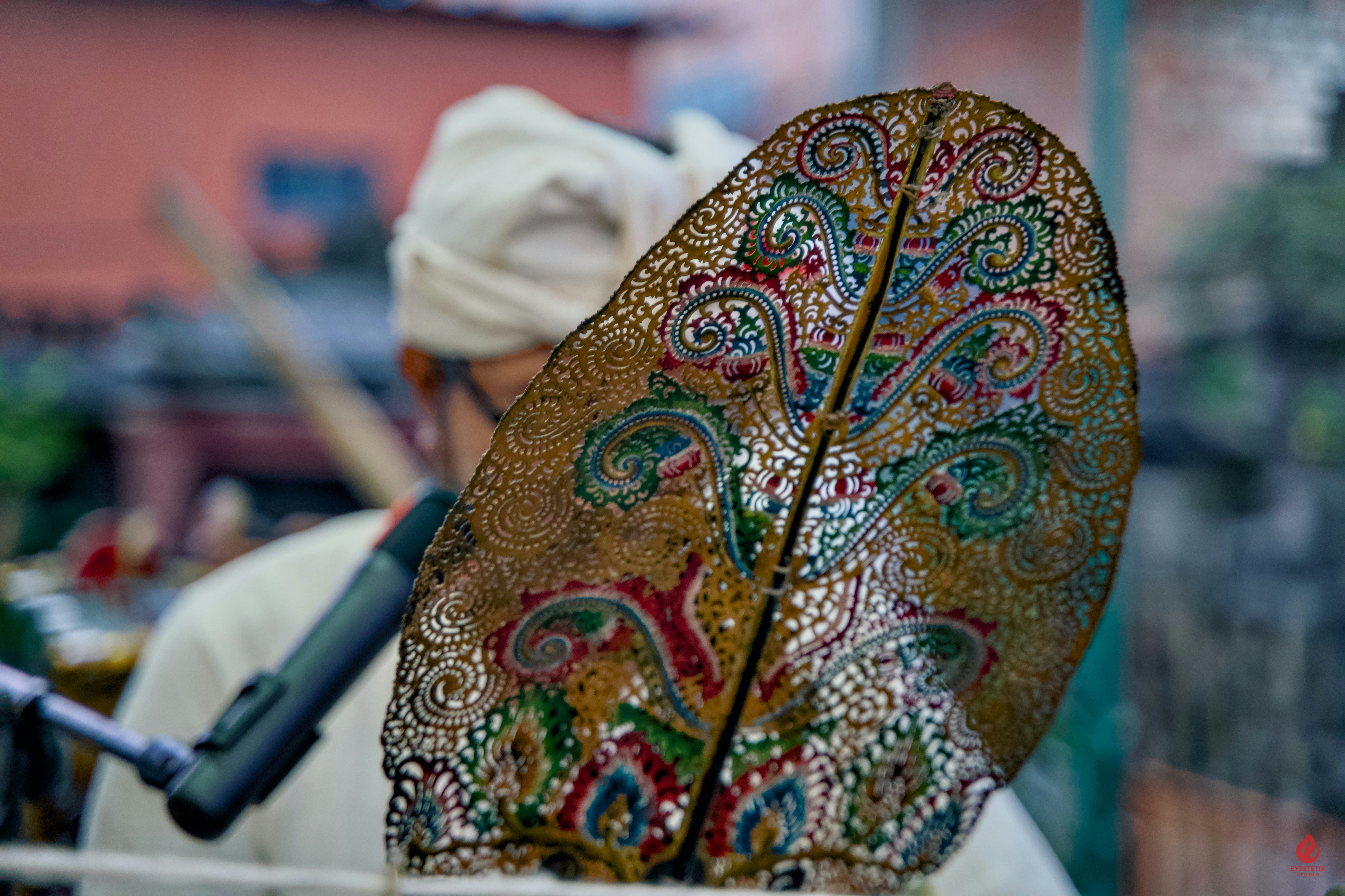 A traditional wayang kulit puppet with intricate details. photo – Free ...
