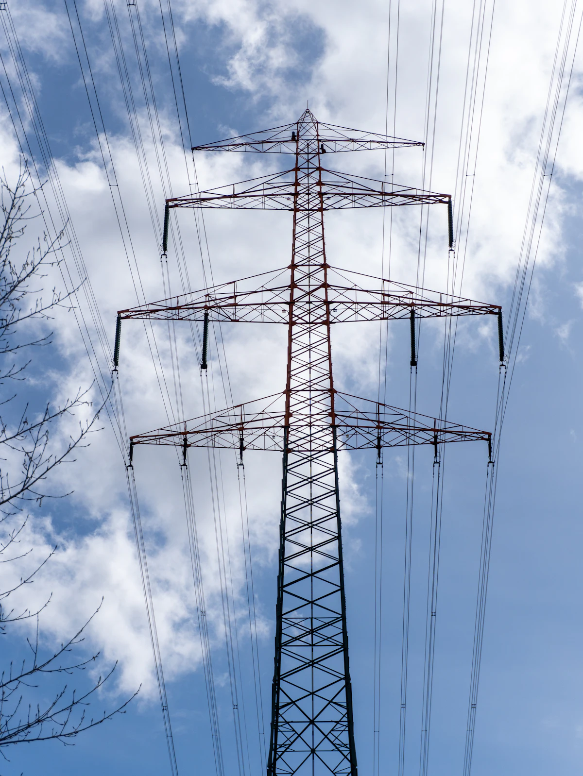 Strommast vor Himmel