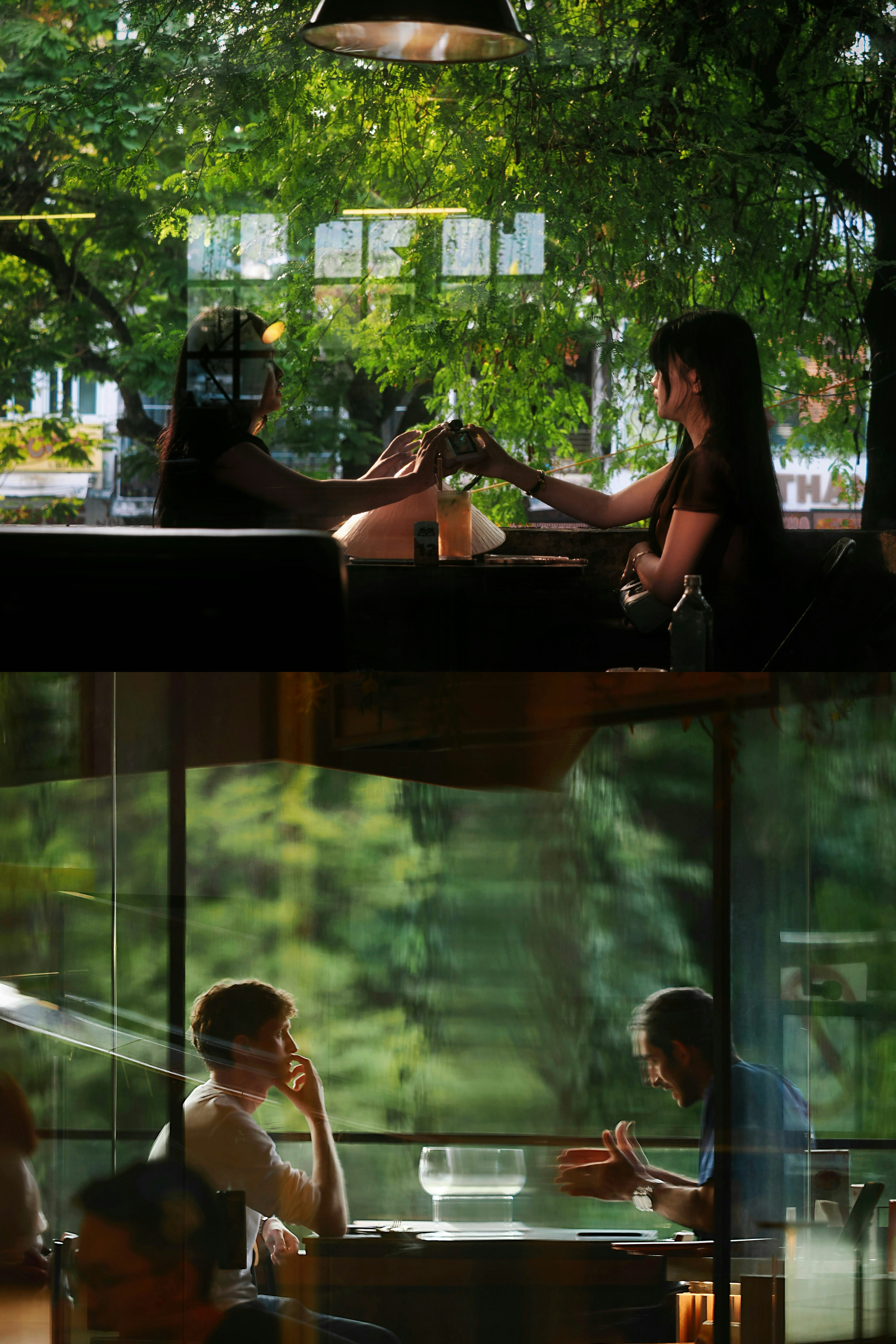 Deux couples profitant de boire et de discuter à l’intérieur.