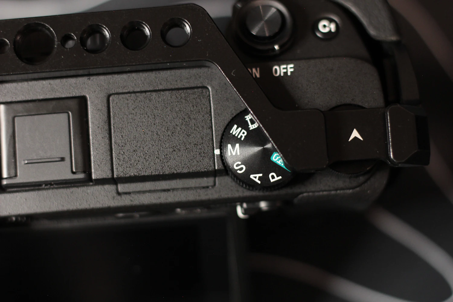 The mode dial set to M