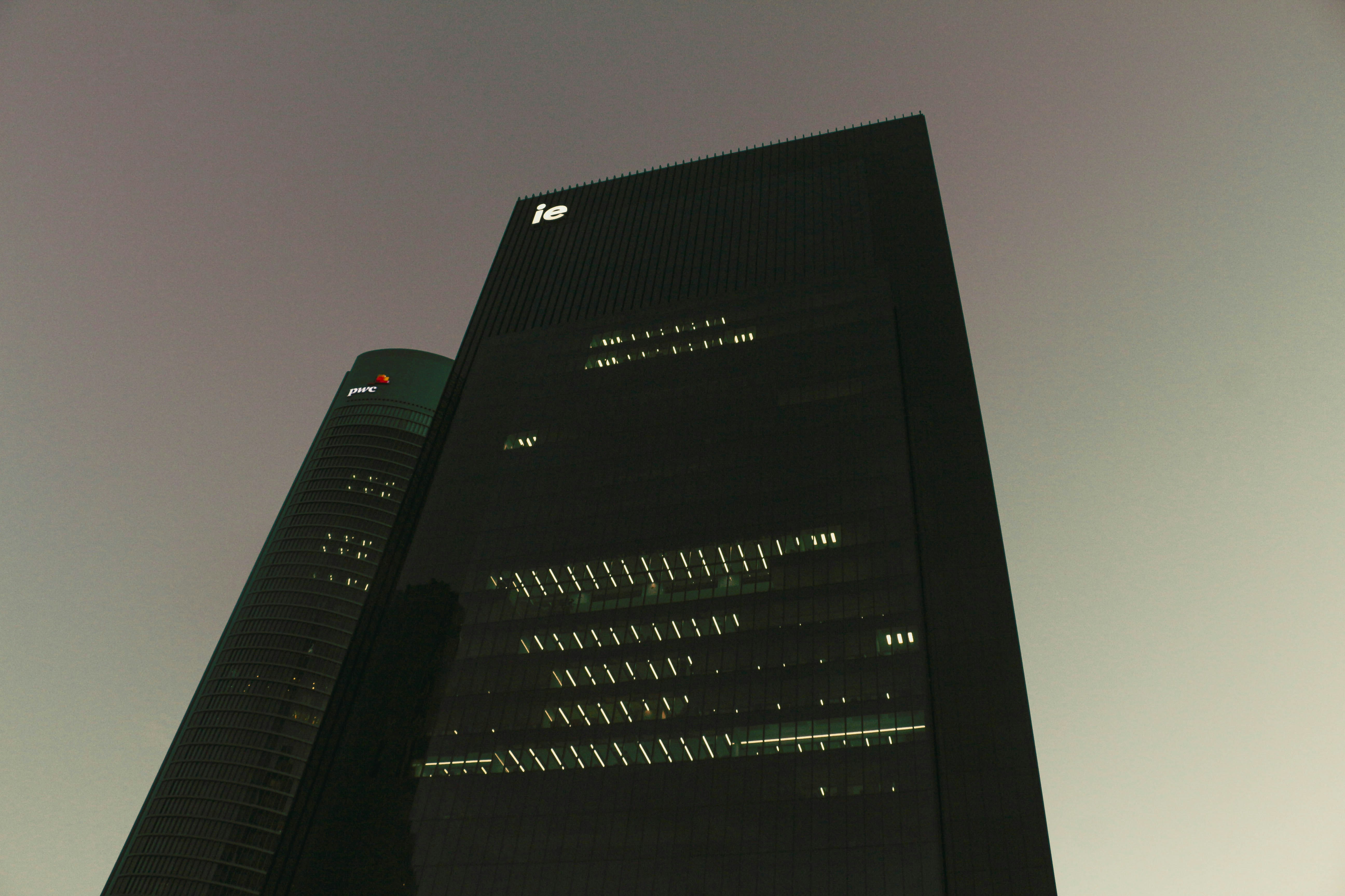 Modern server database visualization