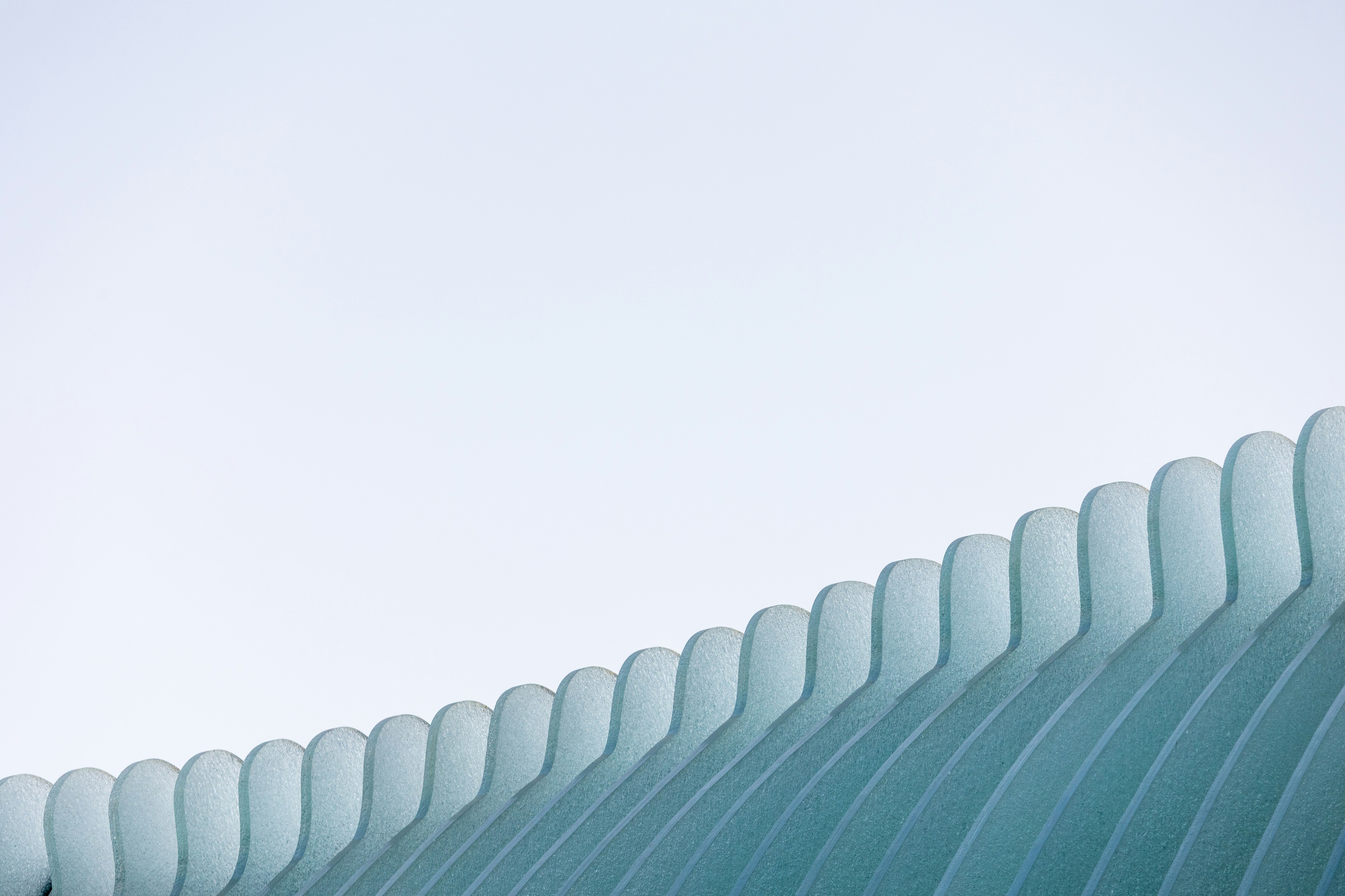 Dettaglio architettonico astratto con curve ripetute