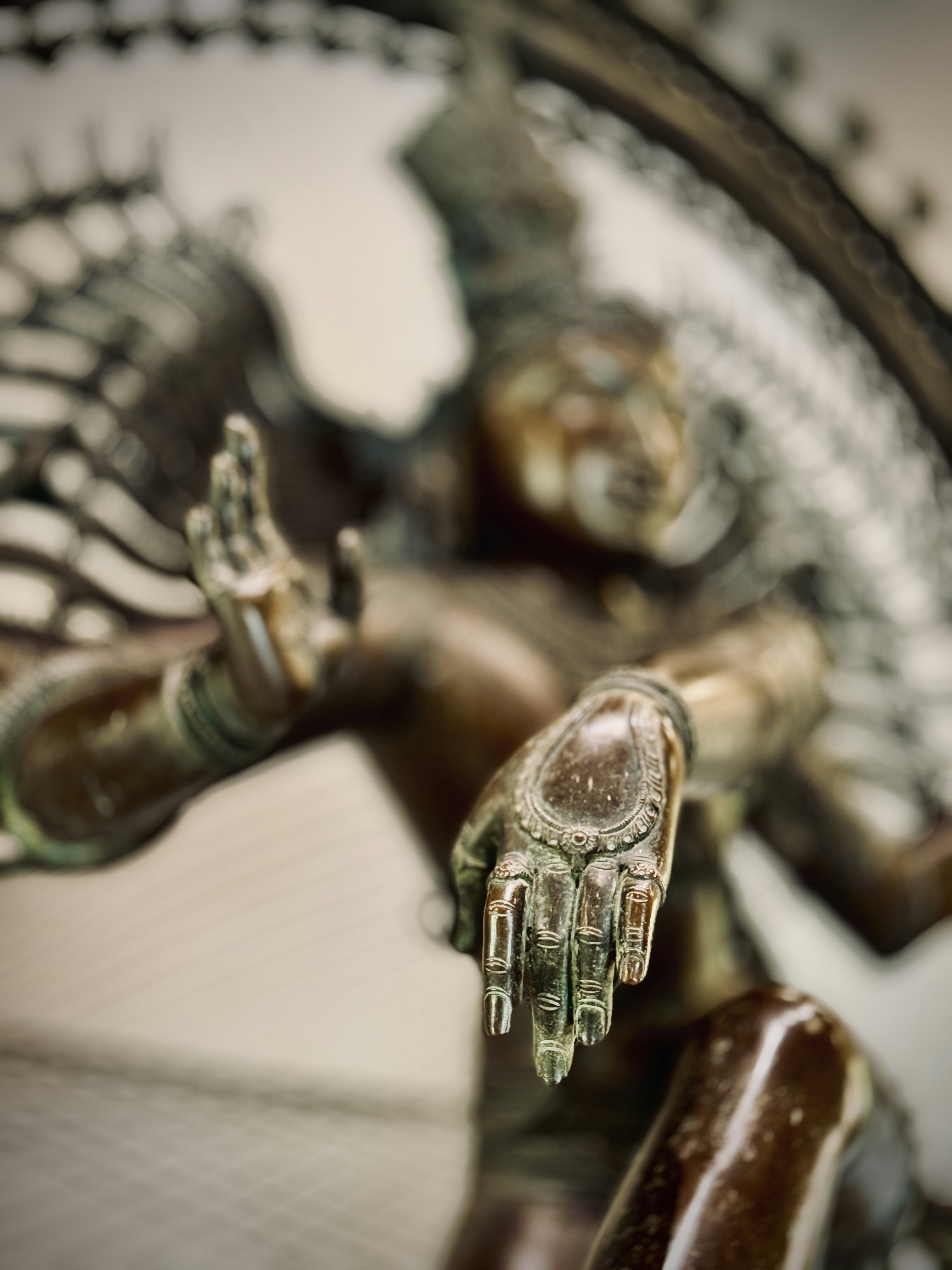 Estátua de bronze da shiva dançante com detalhes intrincados