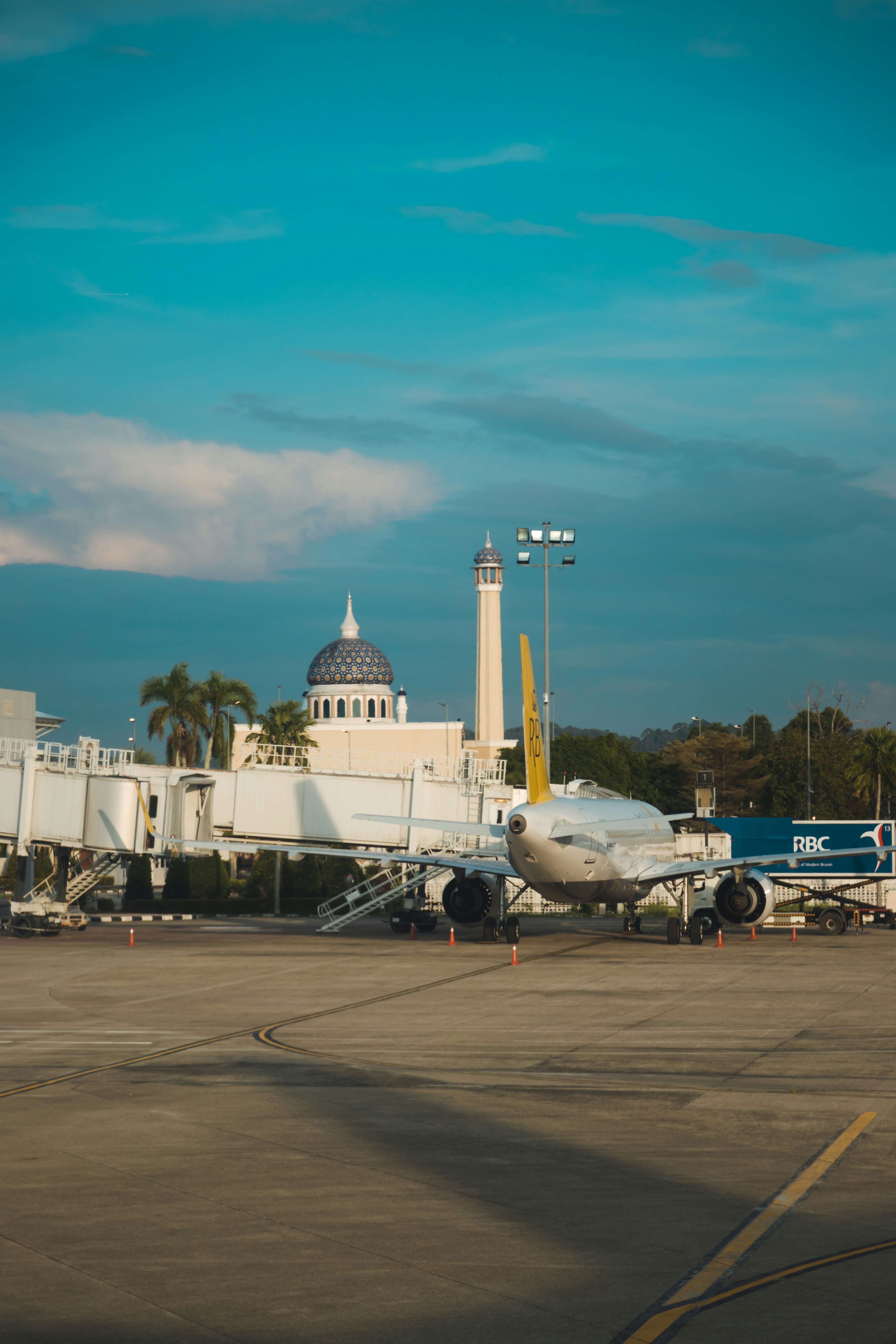 Se déplacer à Brunei : bus, taxi, voiture… guide pratique Image de l’article