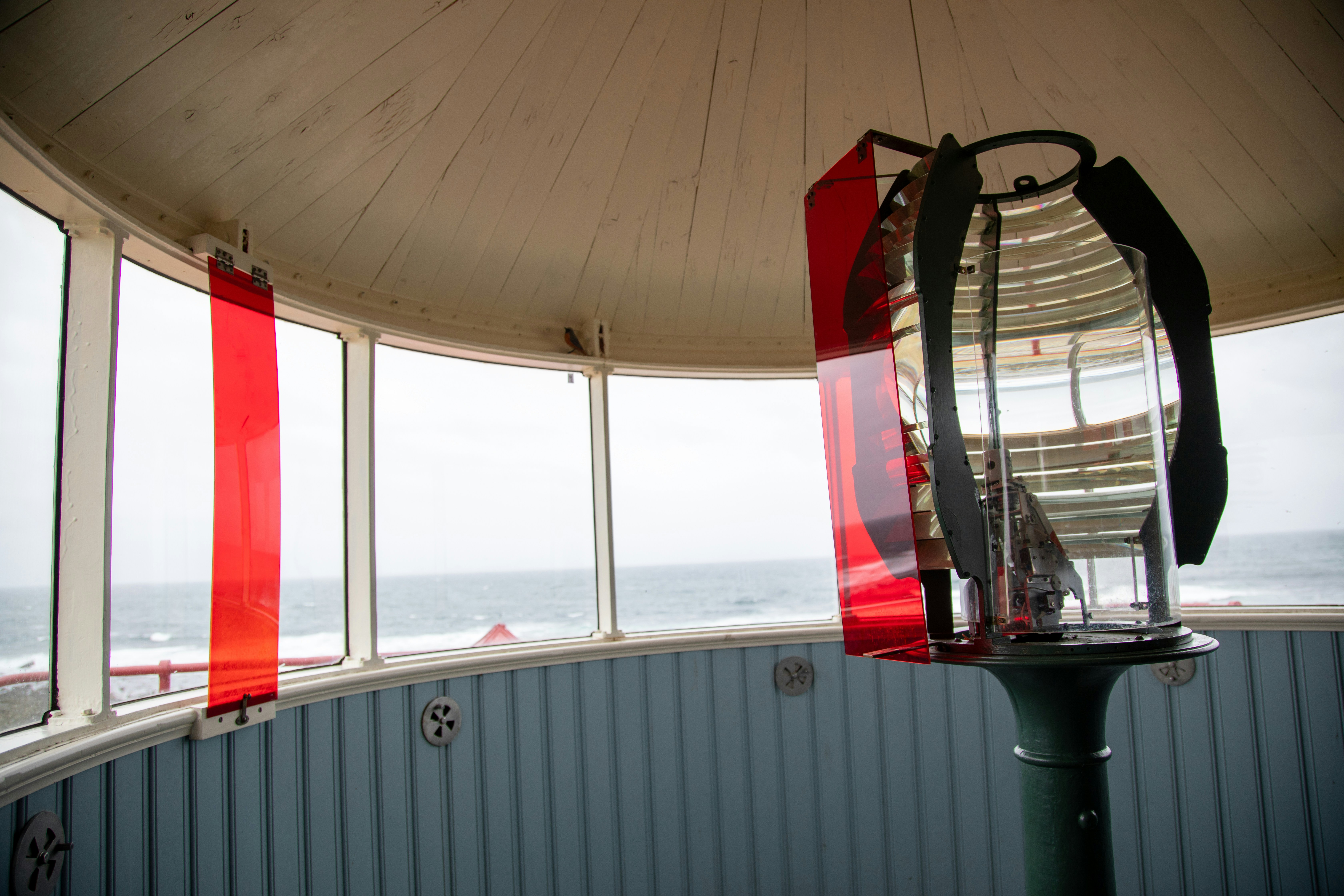 Sala lanterna del faro con vista sul mare