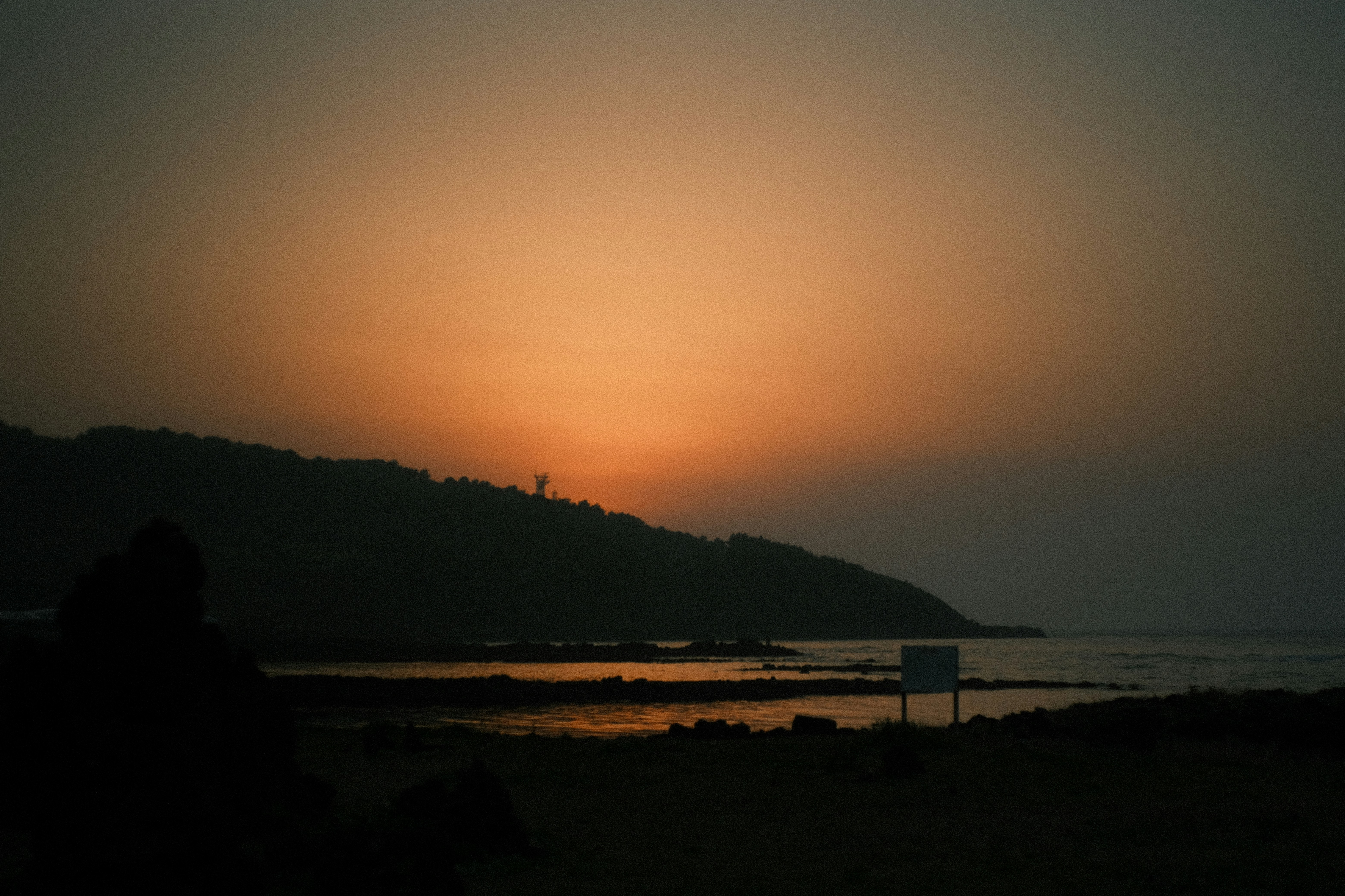 Coucher de soleil sur un océan calme