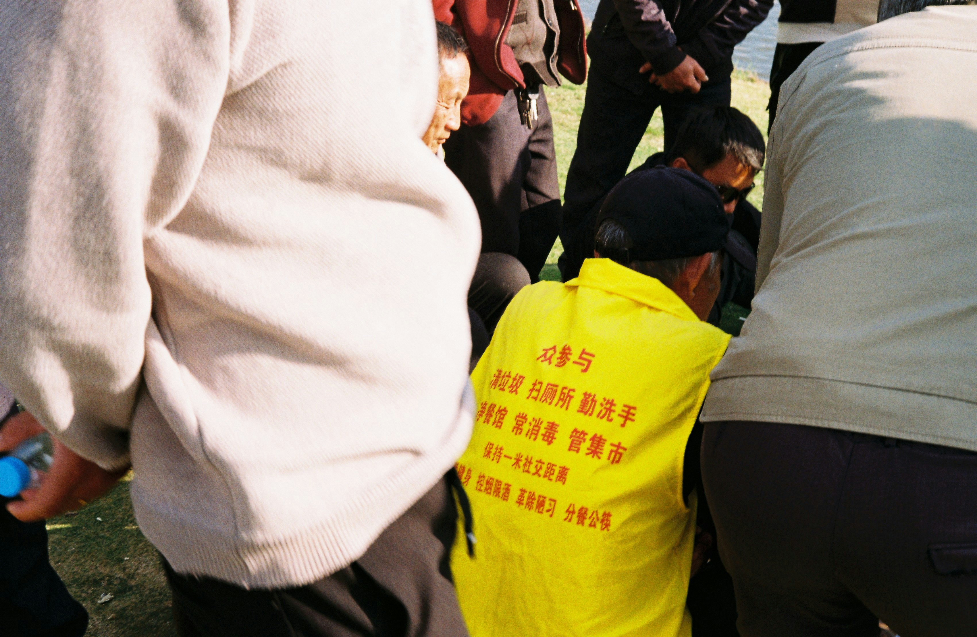 国足主帅邵佳一接受人民日报采访，称国足目标必须是冲击世界杯决赛圈：我不认为中国球员实力很差，没必要妄自菲薄｜MK体育官方网站（封面配图）