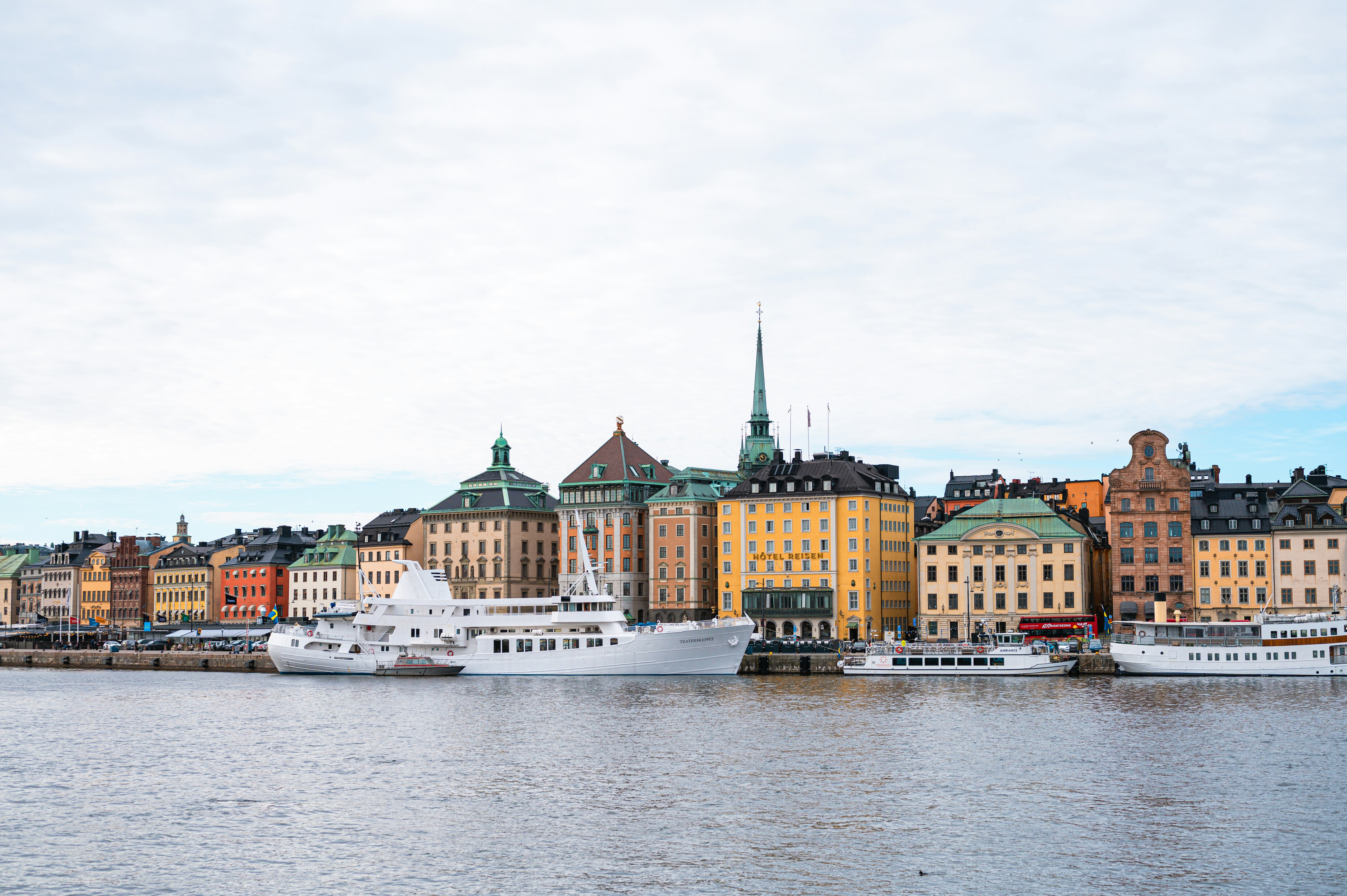 Stay online in the Sweden with a prepaid eSIM from eSIMlii. Instant activation, no roaming charges, and reliable coverage.