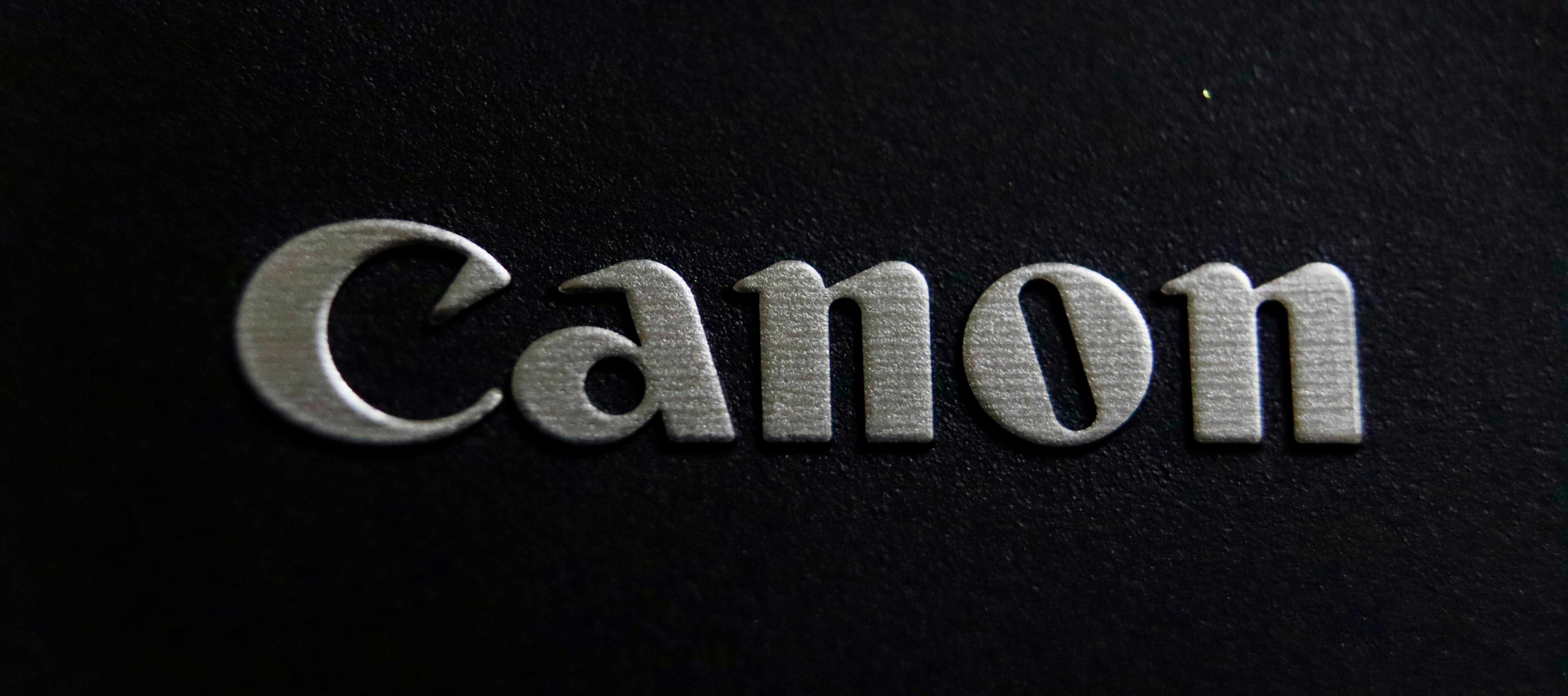 The canon logo is displayed on a black background.