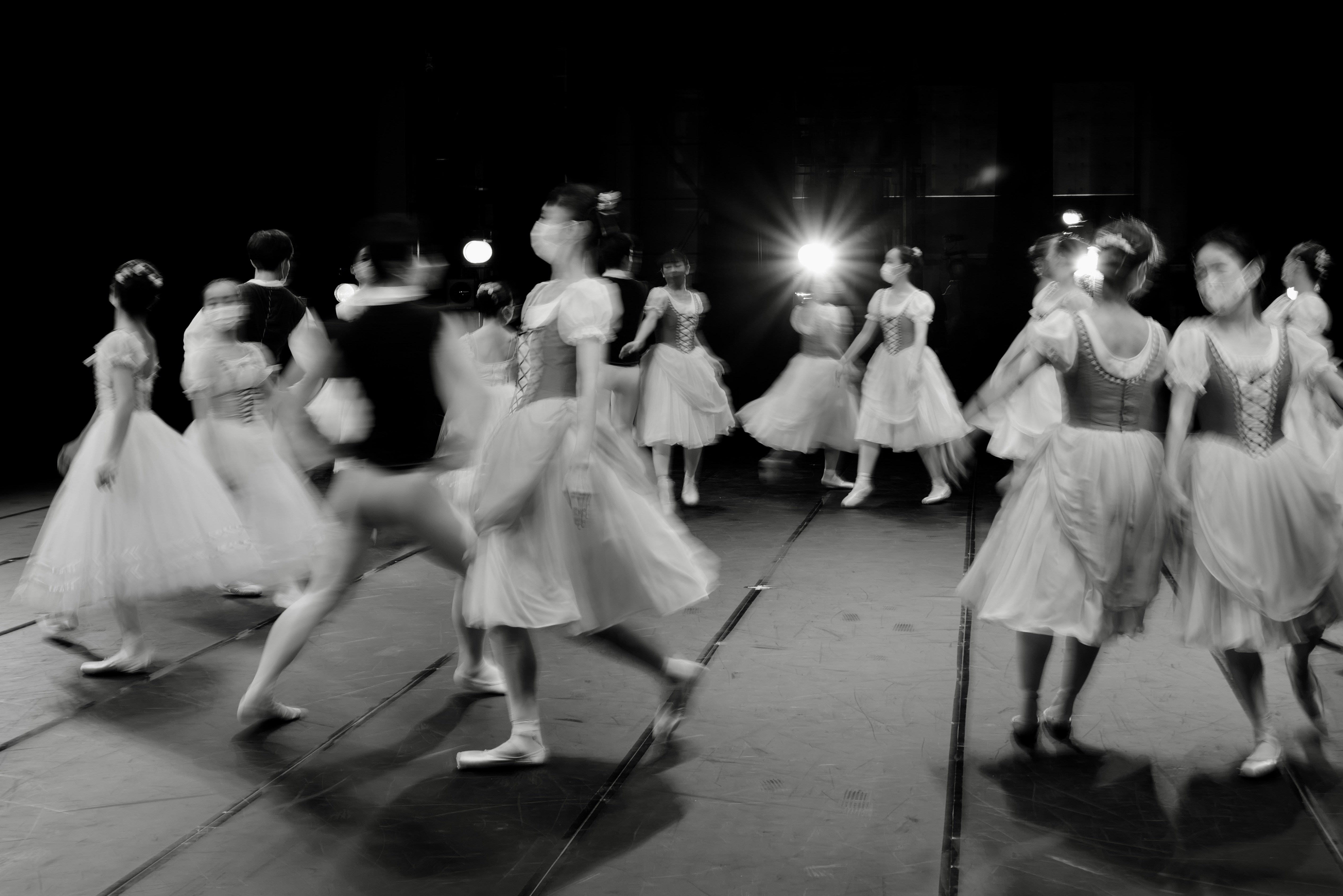 Danseurs de ballet se produisant sur scène
