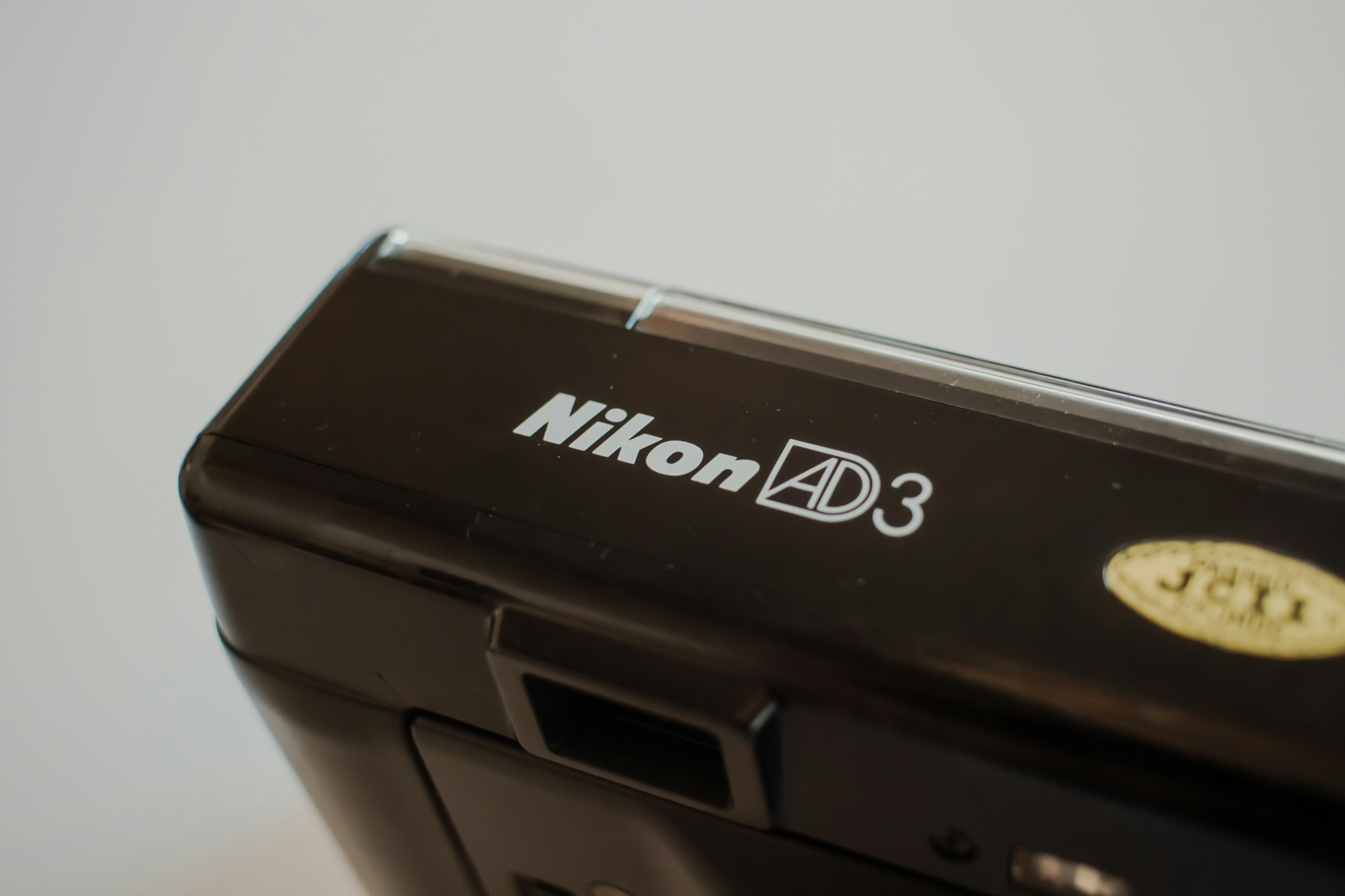 ニコンD3カメラロゴのクローズアップ