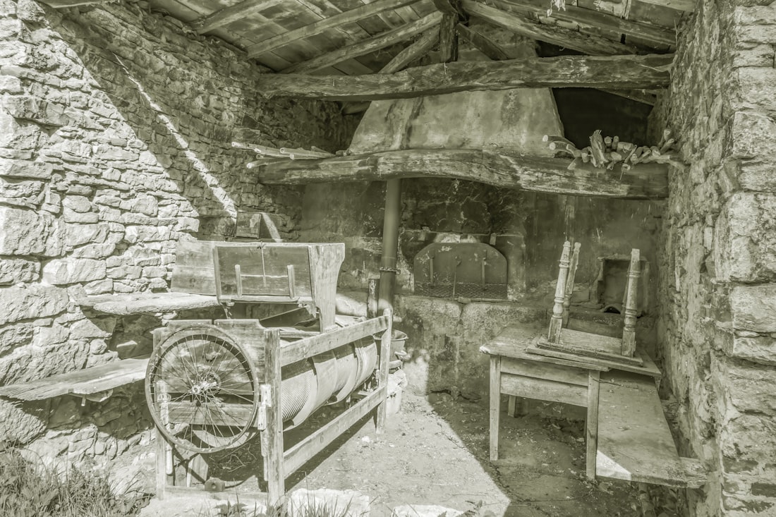 Intérieur ancien en pierre de la maison