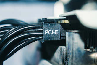 Close-up of a black pci-e power cable connector.