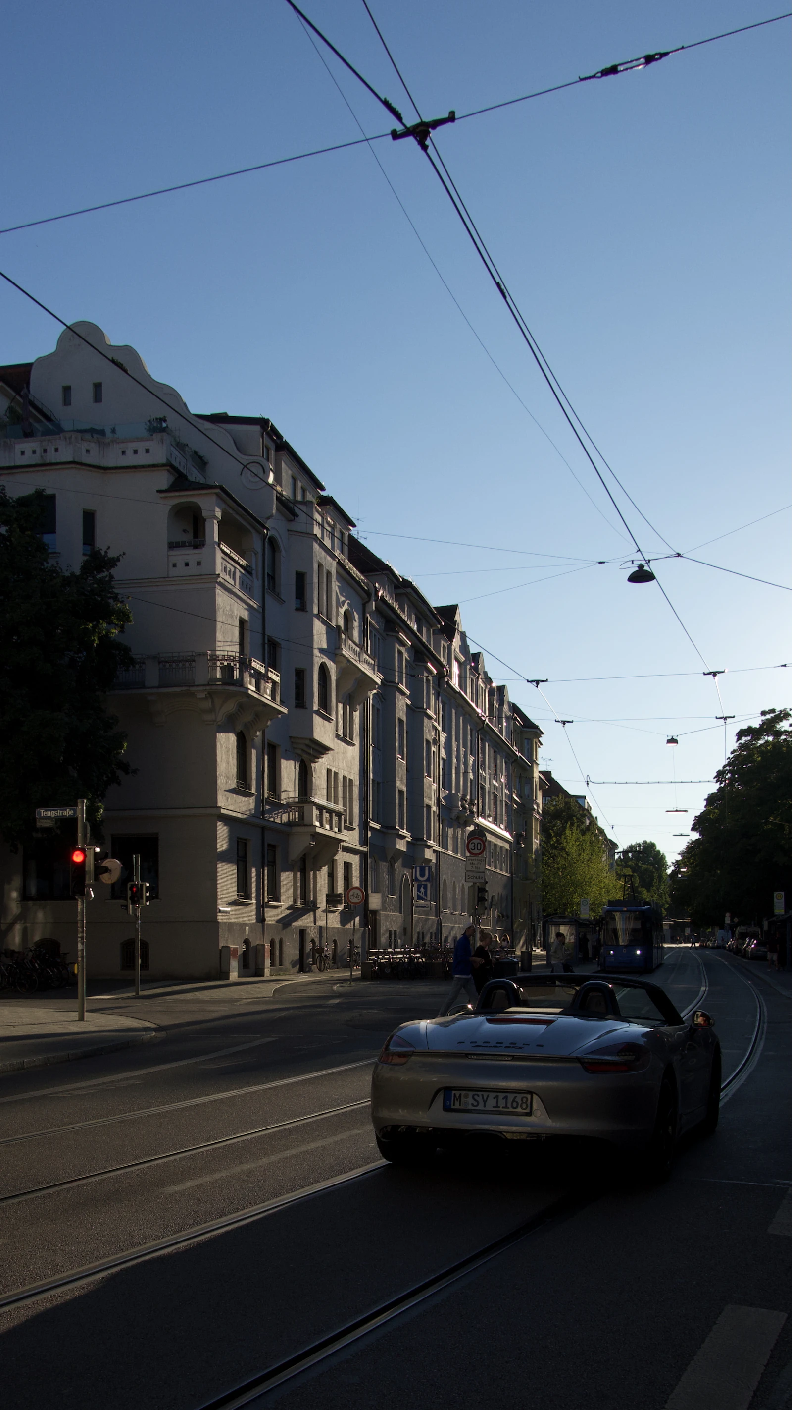 A car drives through a Munich neighbourhood