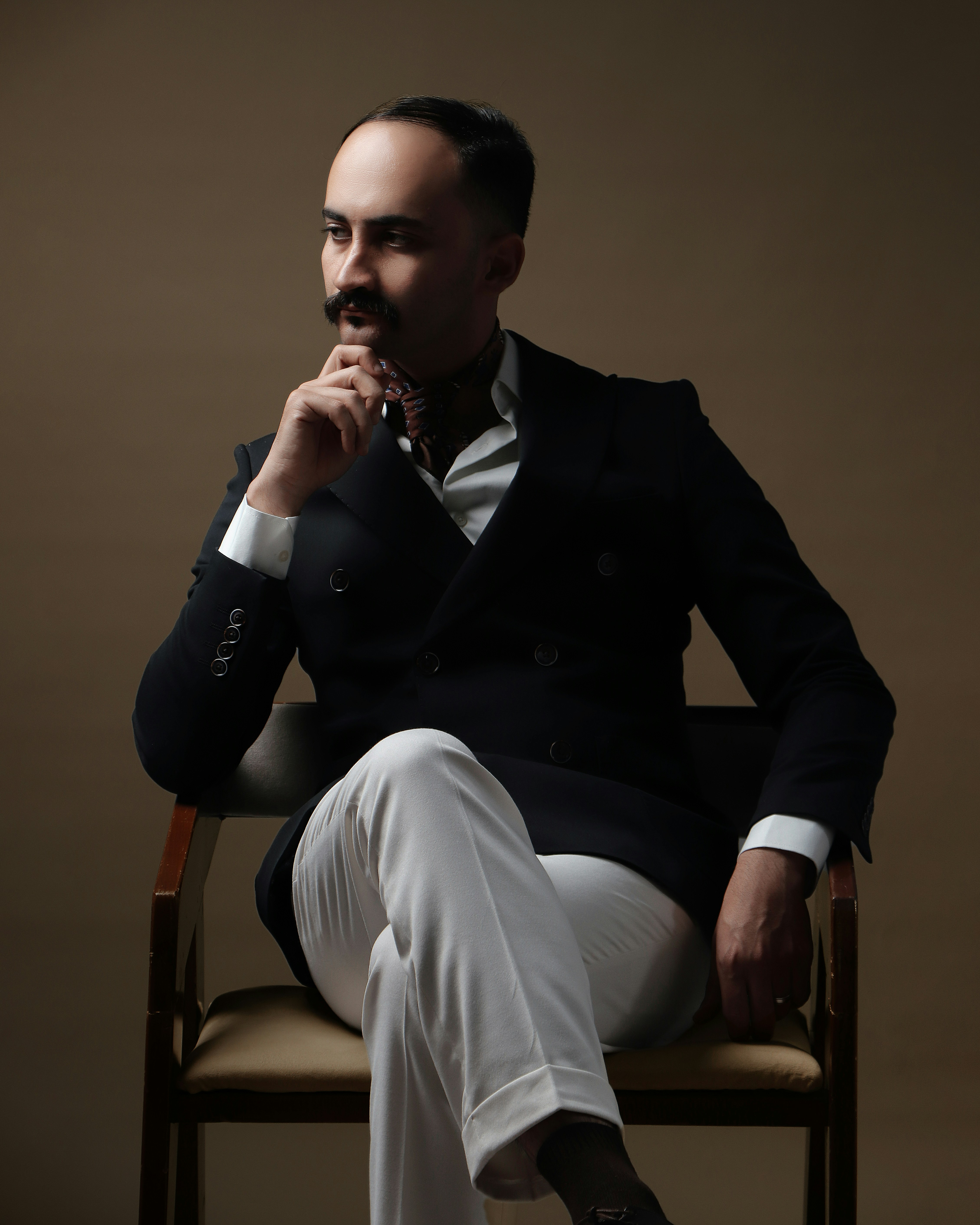 CLASSIC MAN SHOOTING IN STUDIO IMAGINEX TAKEN BY KADHEM BOUSBIA