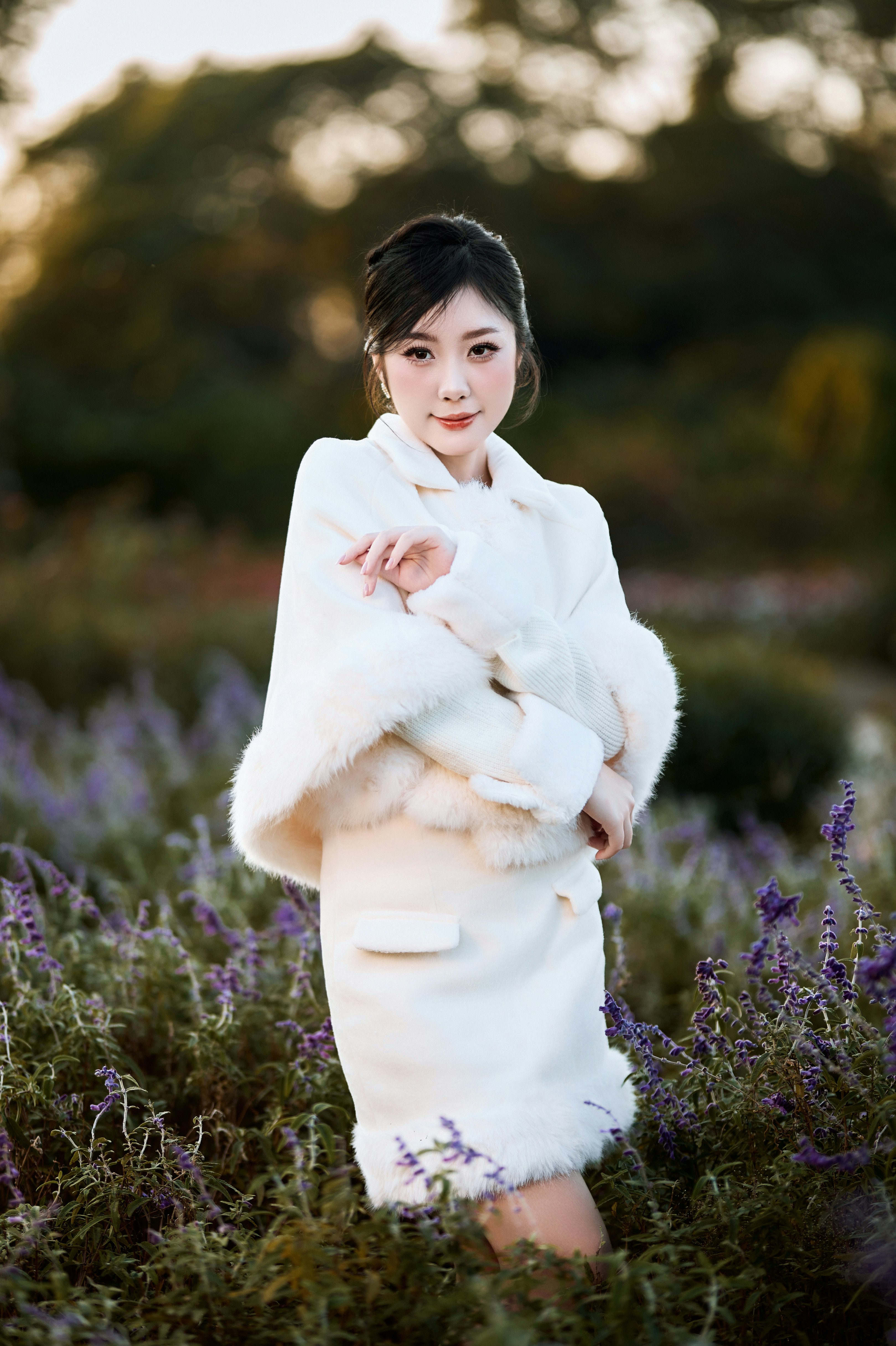 minimalist spring fashion outdoor, wallpaper, Best Outfits for Transitional Spring Days: A Style Guide 3