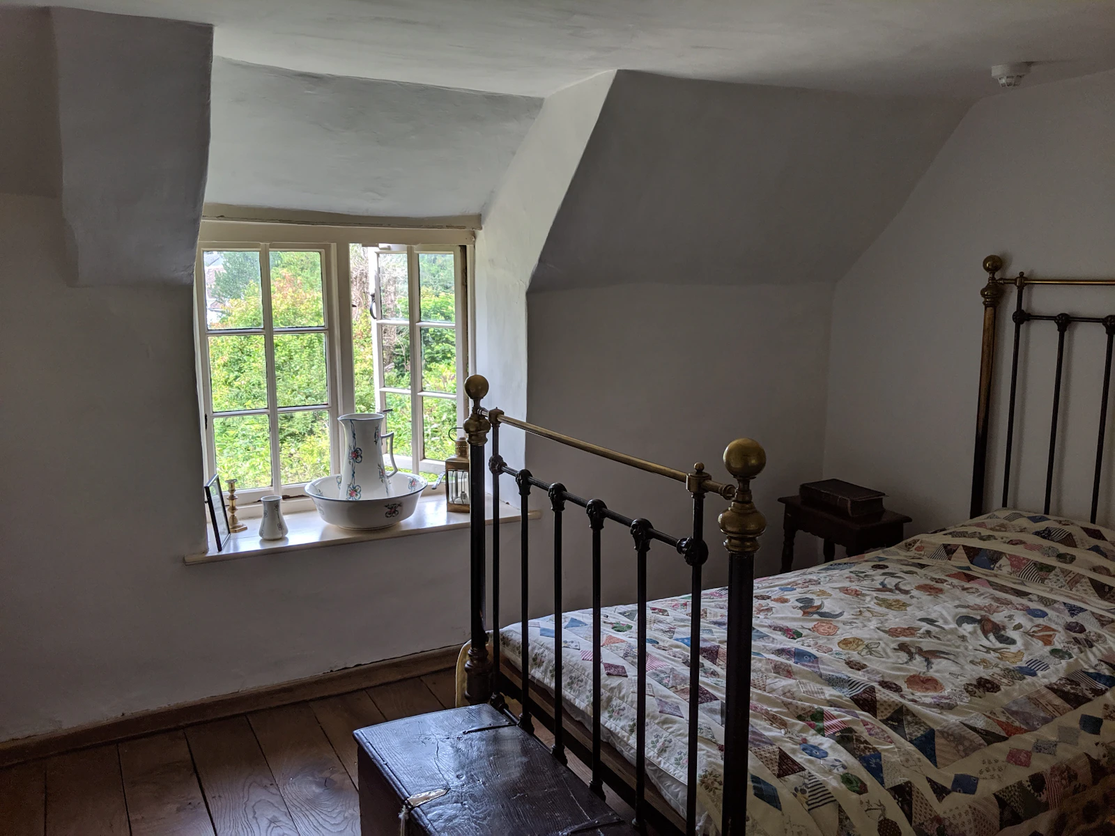 Chambre d'une maison d'hôtes aménagée dans un bâtiment ancien