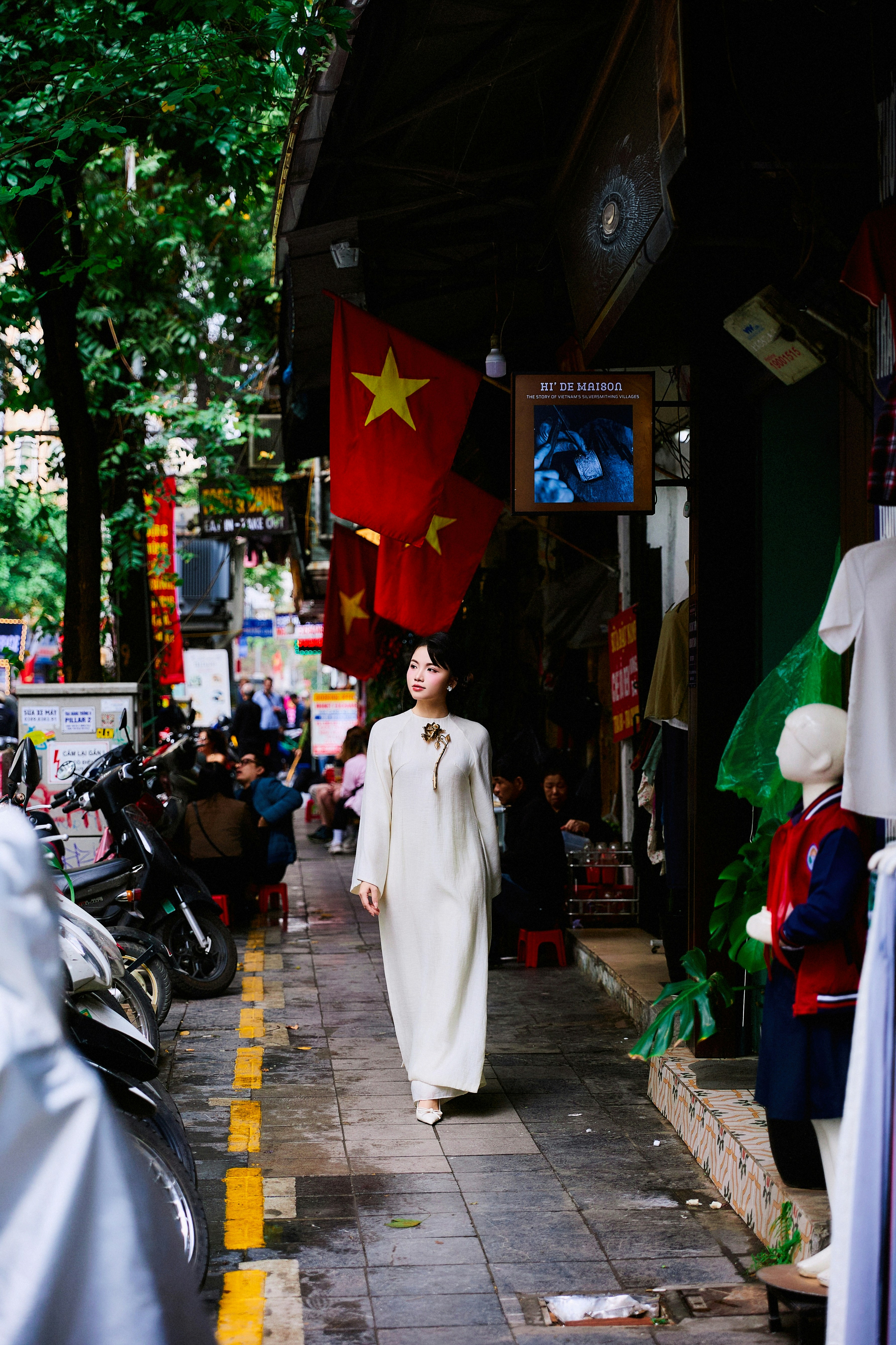 Bai Chay - Tourist Waterfront Strip with Hotels and Seafood