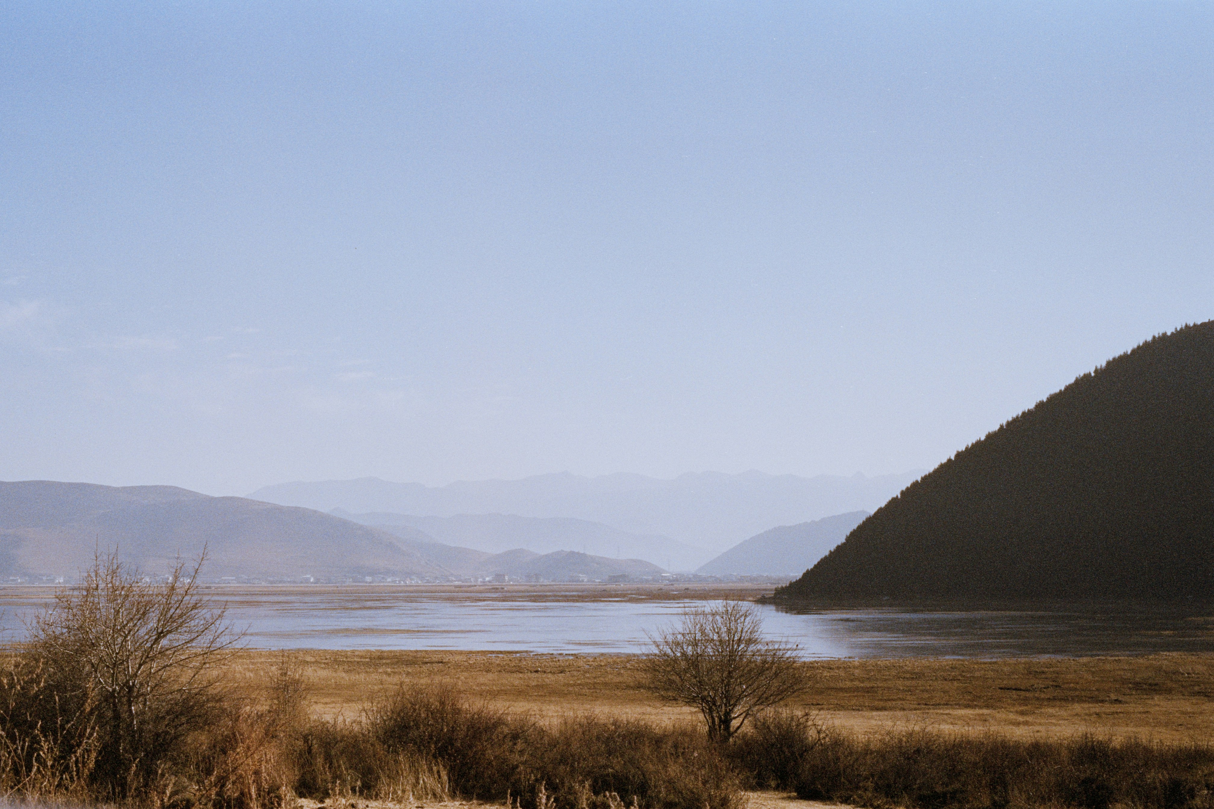 A serene landscape with mountains and a lake 풍경 사진