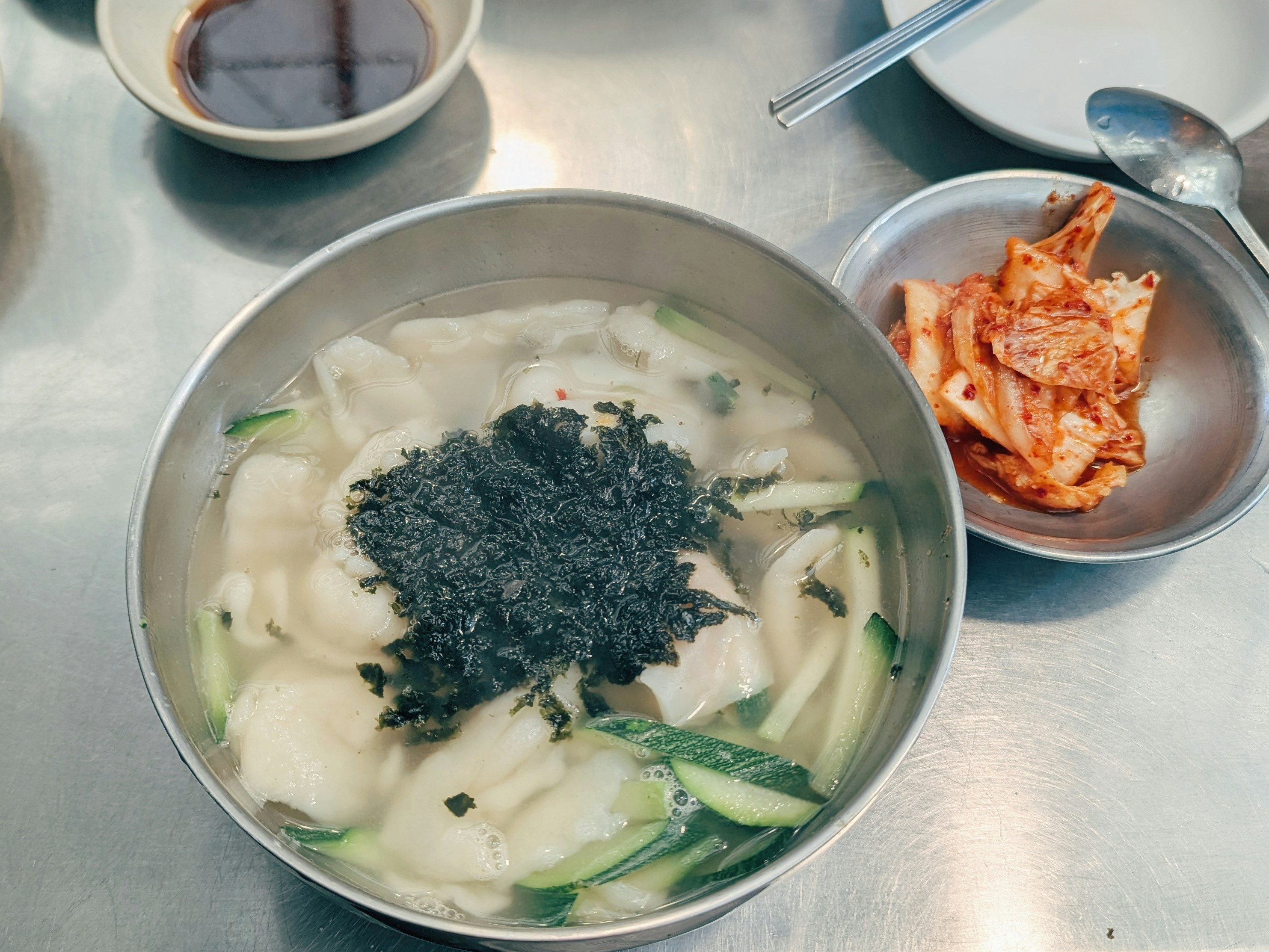 김치 냄새 가득한 냉장고 이렇게 해결했습니다
