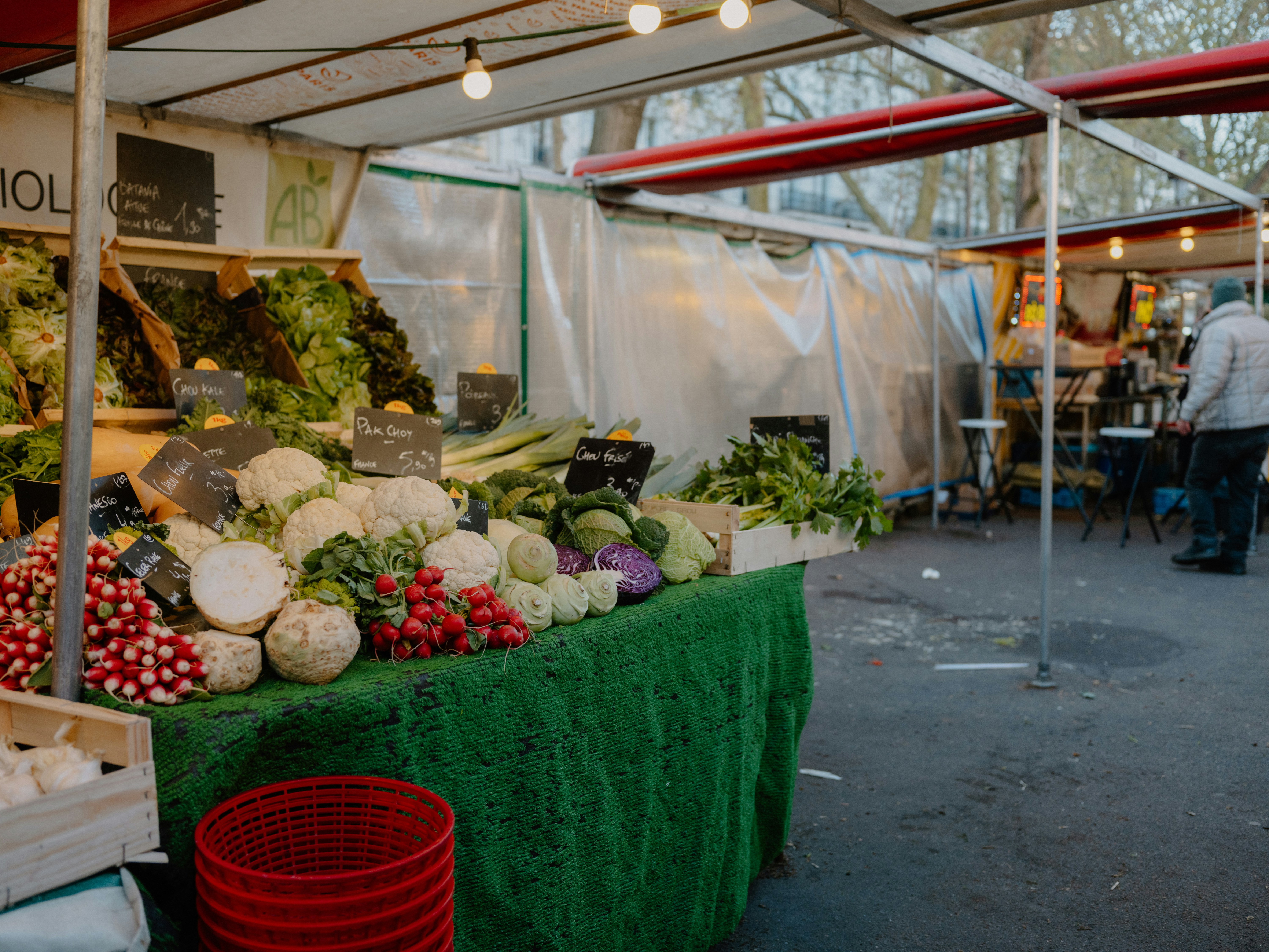 Local food market with fresh produce and traditional ingredients - roteiros gastronômicos