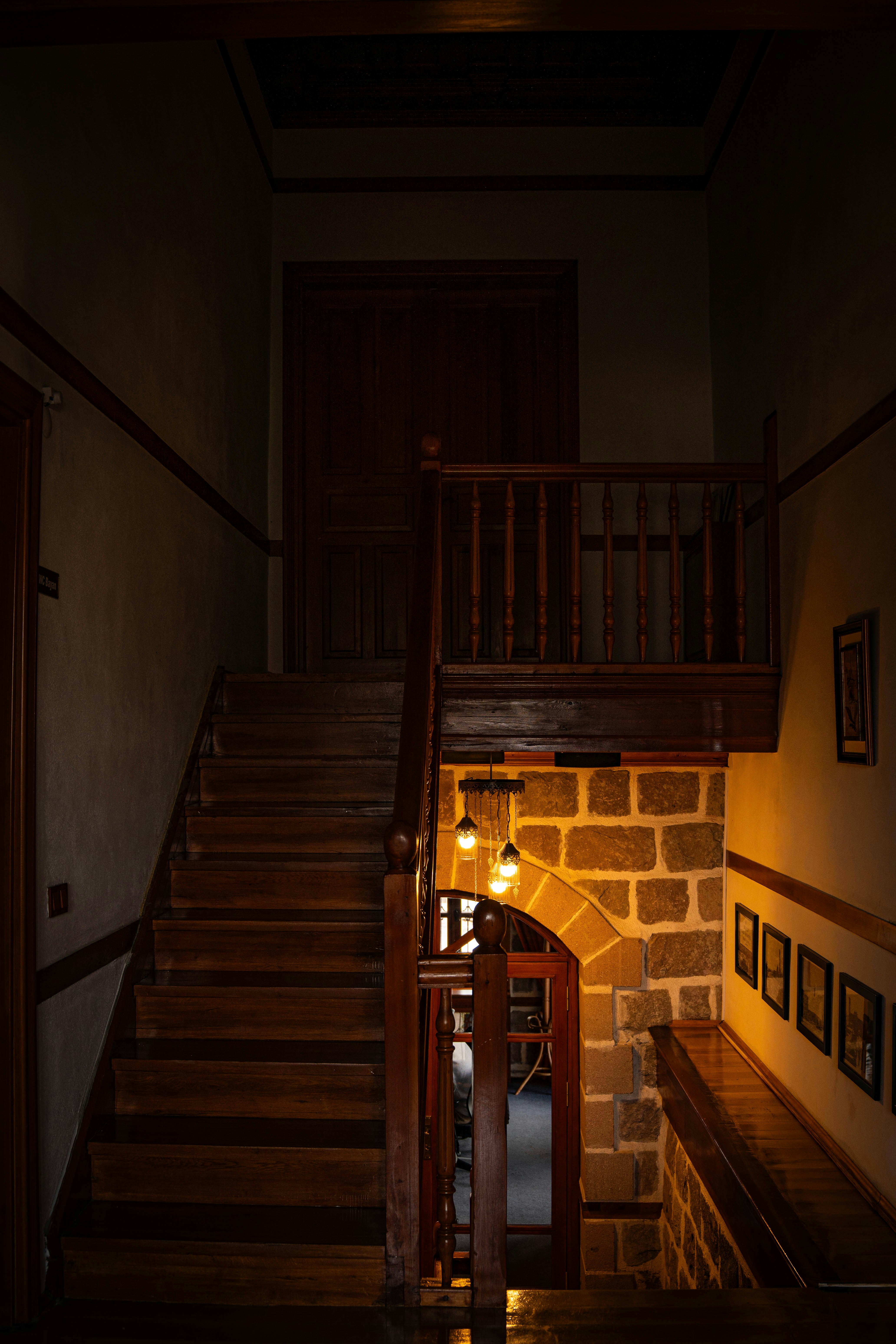 rustic hallway interior design, wallpaper, Rustic Hallway Color Schemes: Warm & Welcoming Ideas 3