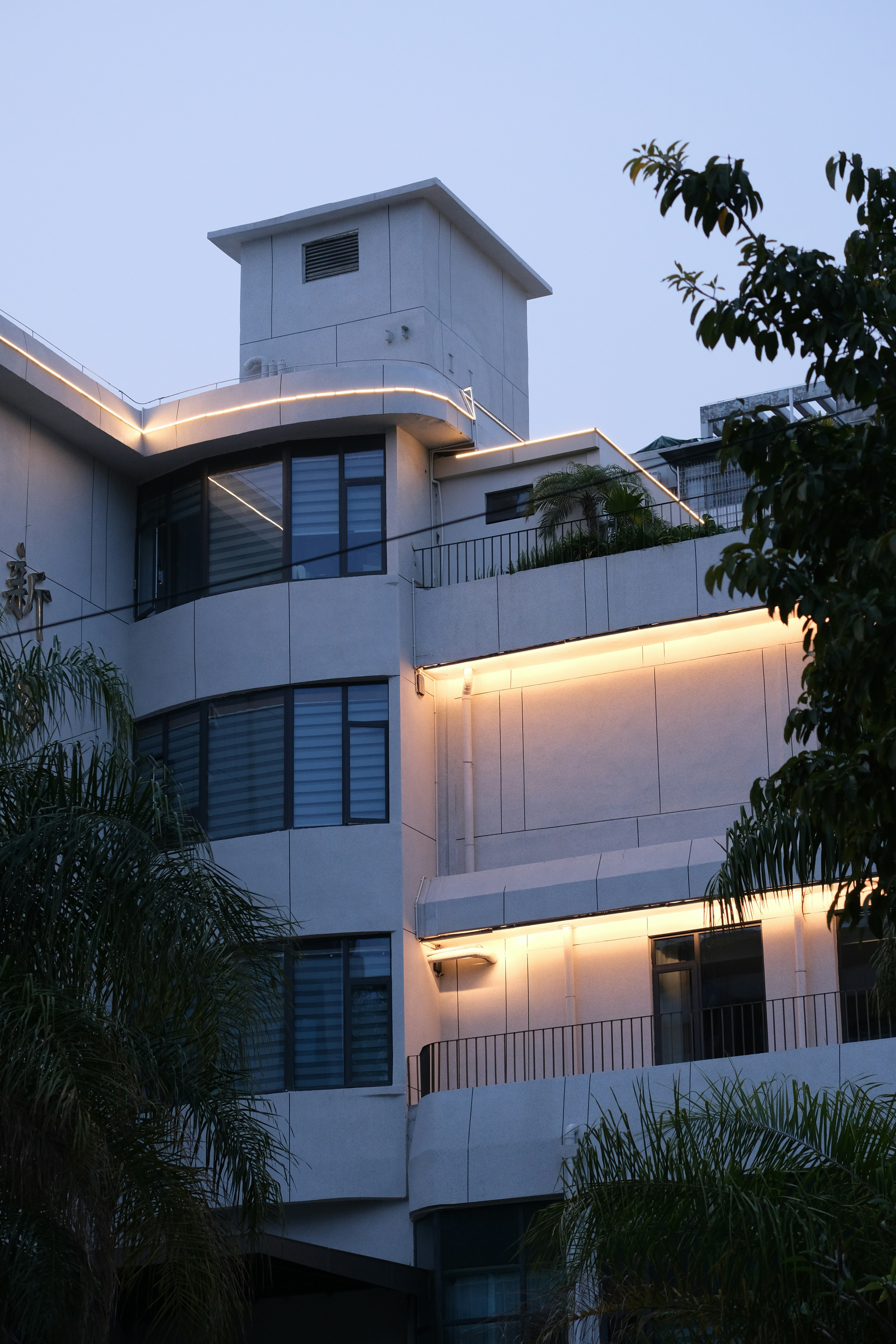 home exterior lighting