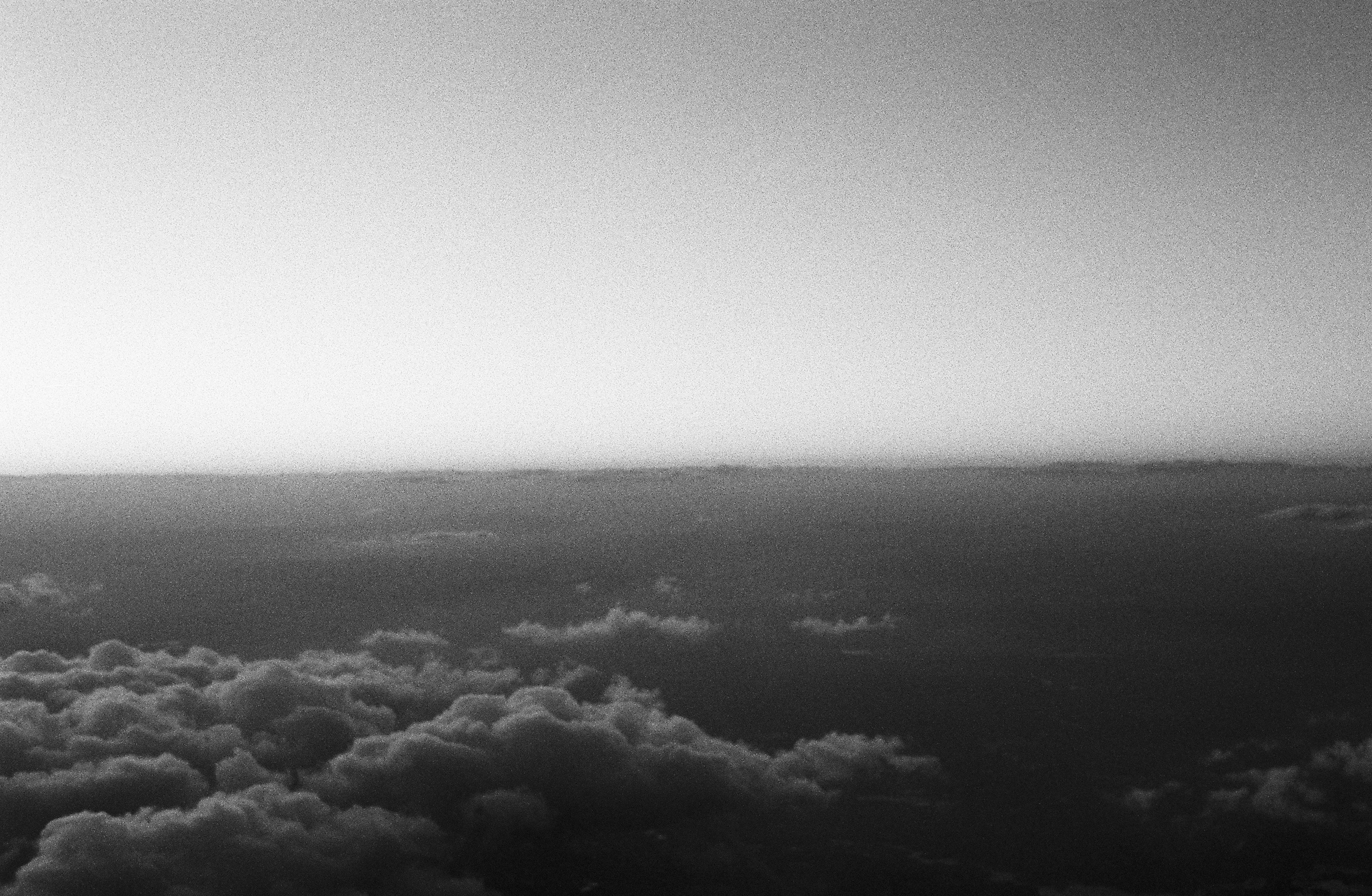 Nuvens vistas de cima ao nascer do sol