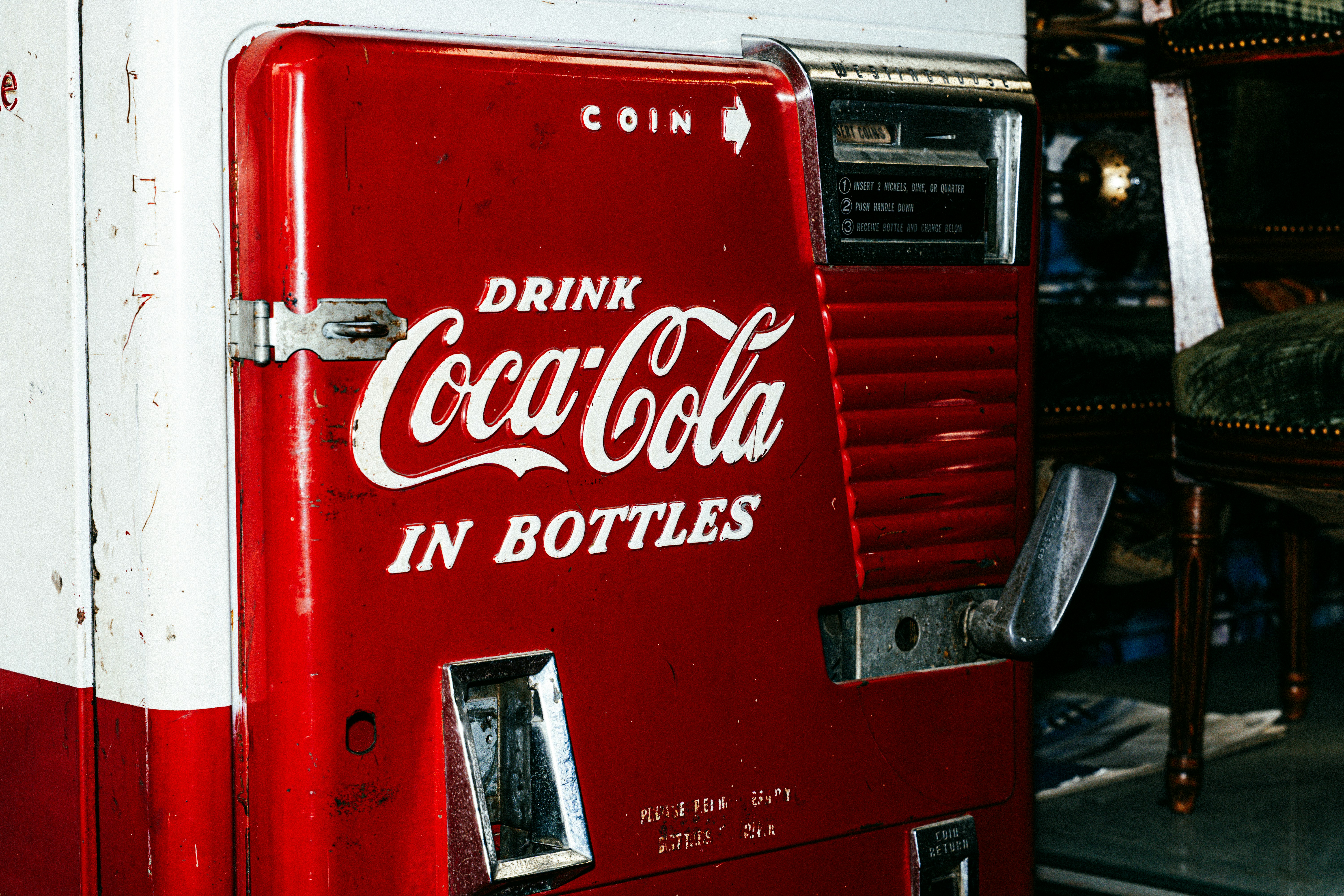 Nickels, Neon, and Nostalgia: How the Golden Age of Vending Machines Built Arcade Culture as We Know It