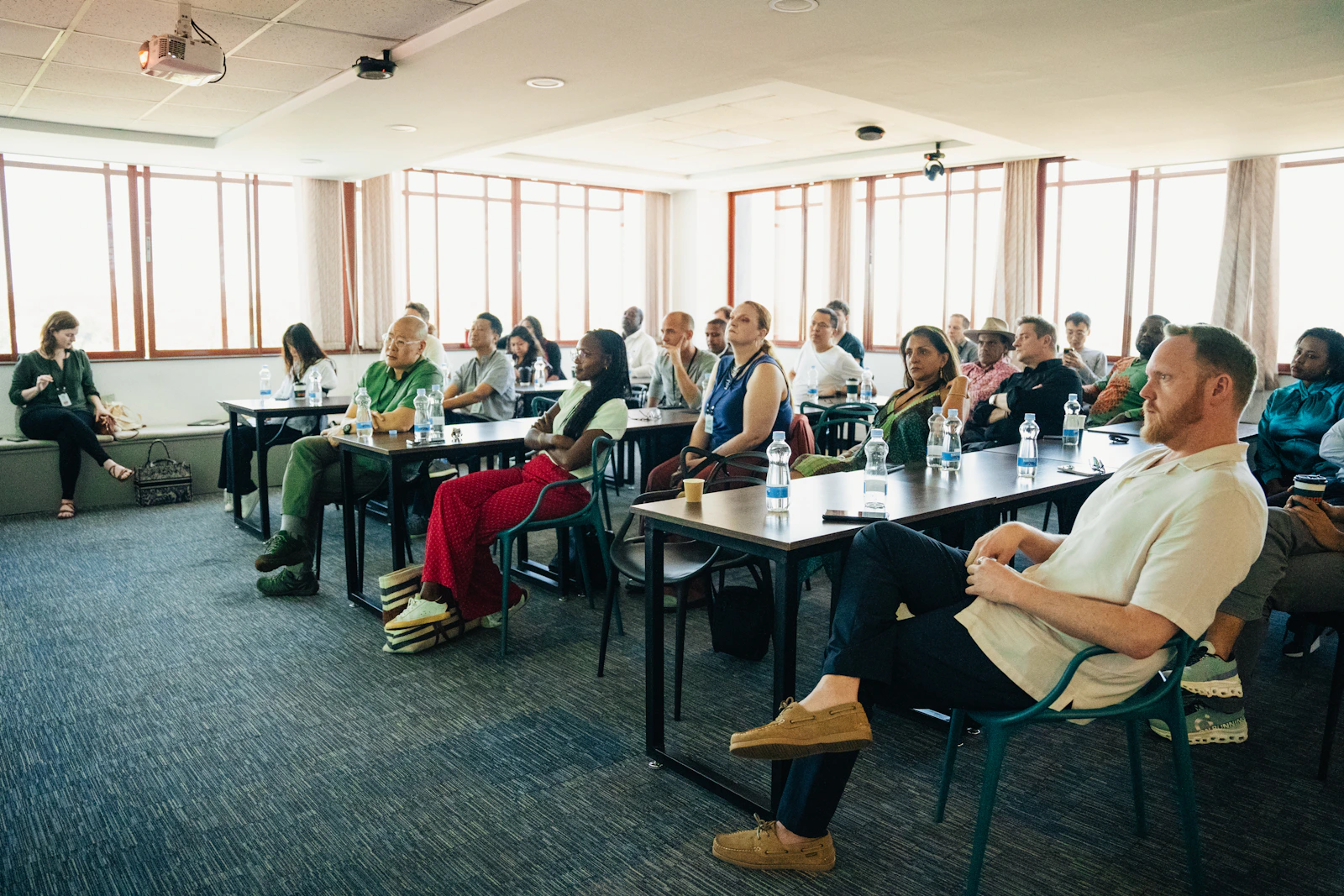 Plateia em um evento empresarial — fotografia ilustrativa provisória