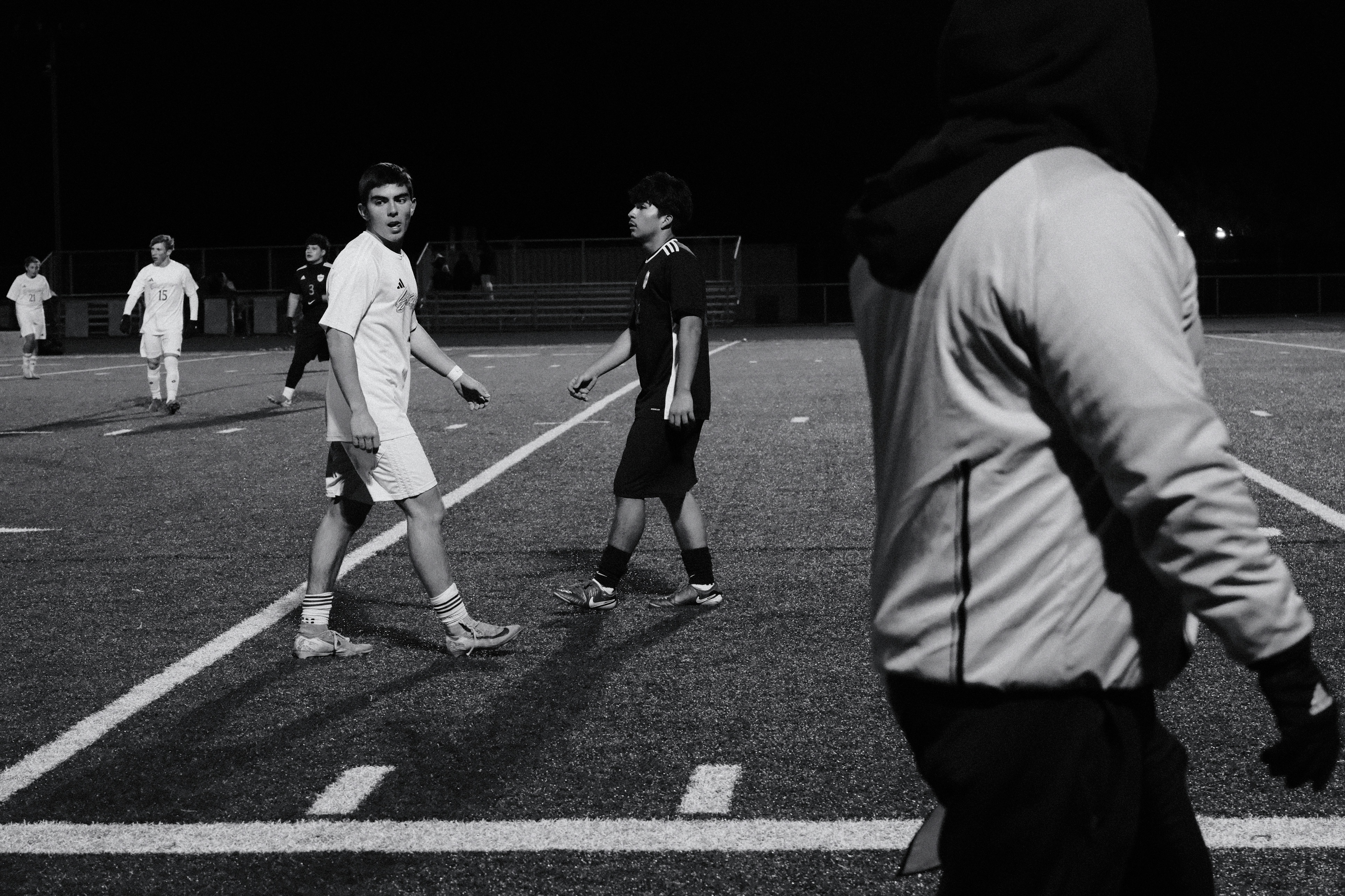 Estadio iluminado durante una noche de competencia europea